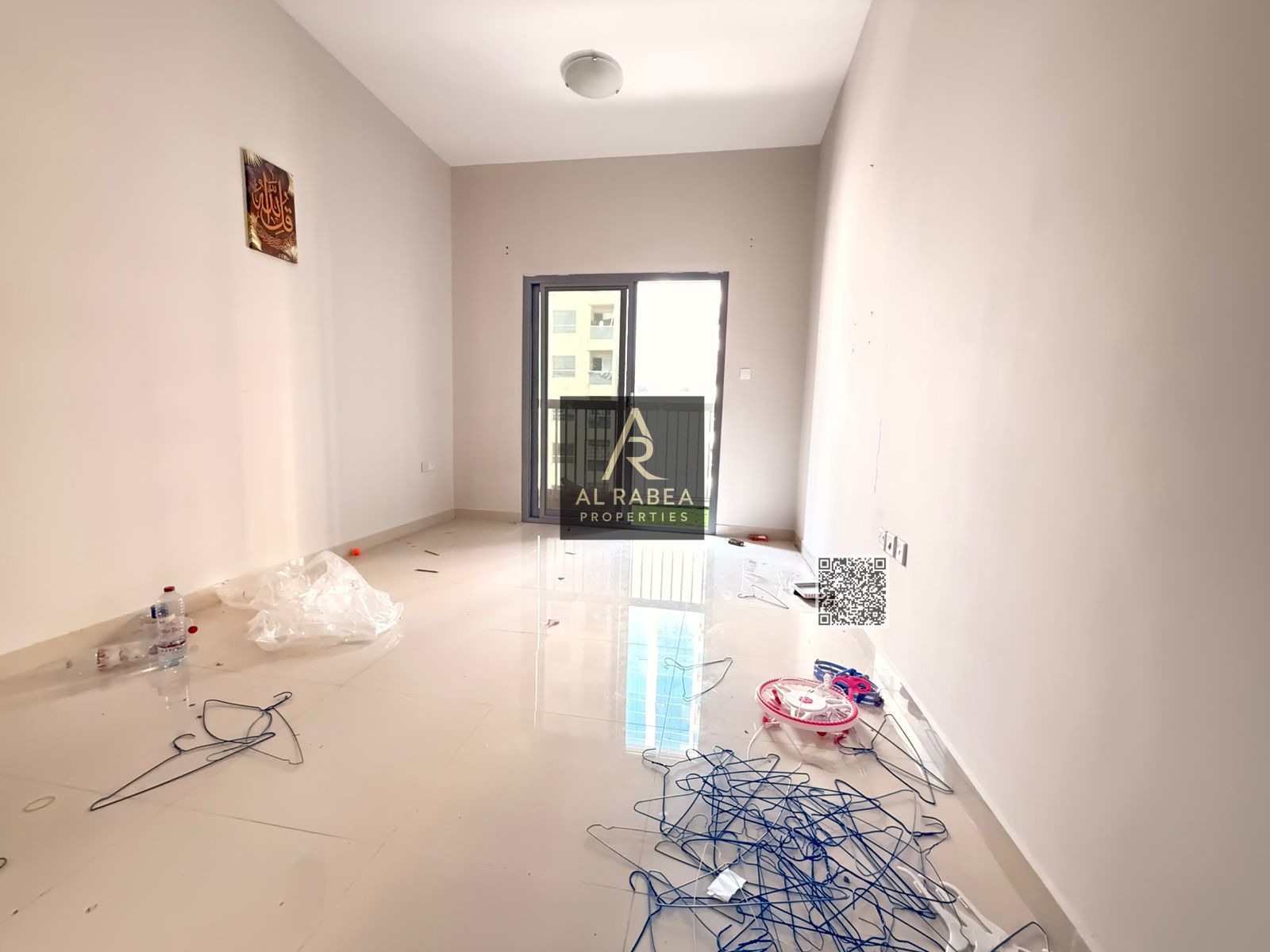 Luxurious finishes - Prime strategic location - Second occupant - Easy access to Dubai