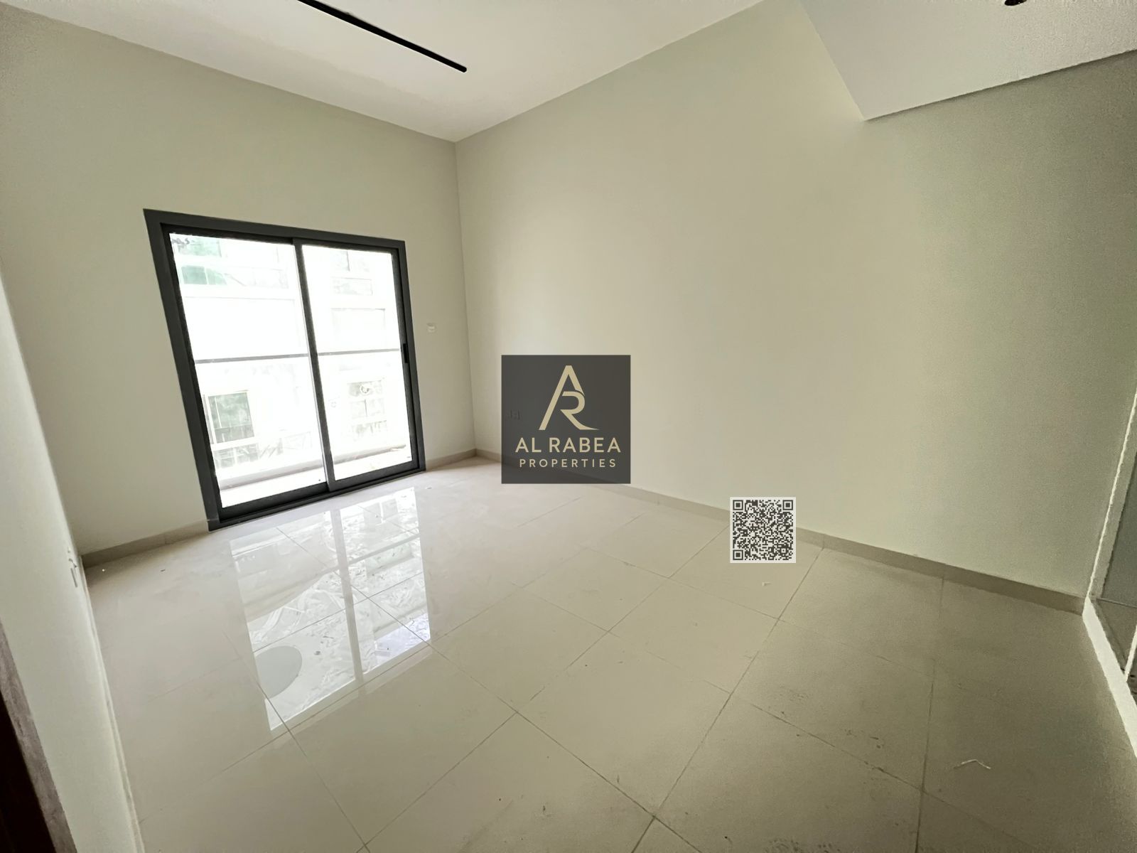 Luxurious finishes - Prime strategic location - First occupant - Easy access to Dubai