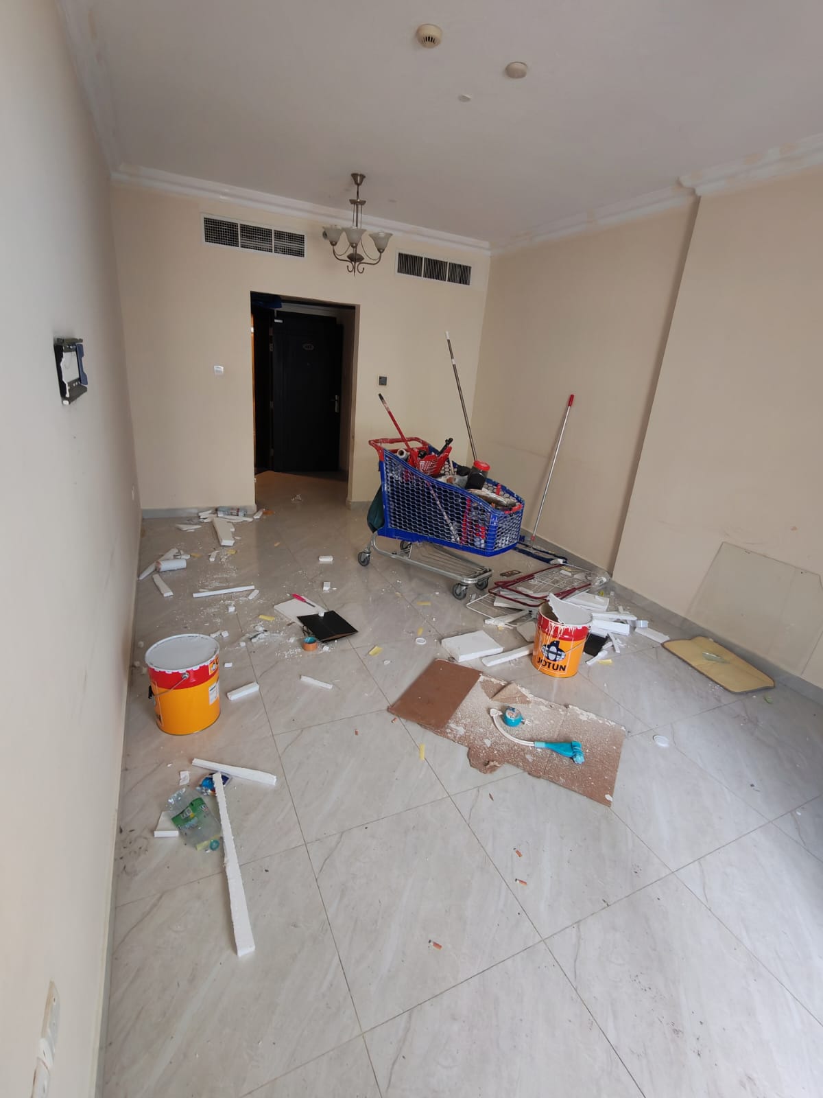 Apartment for rent in Al Majaz 2, Sharjah Near Al Buhaira and Jamal Abdul Nasser Street 3 bedrooms + hall + maid room 2 bathrooms Balcony Free parking