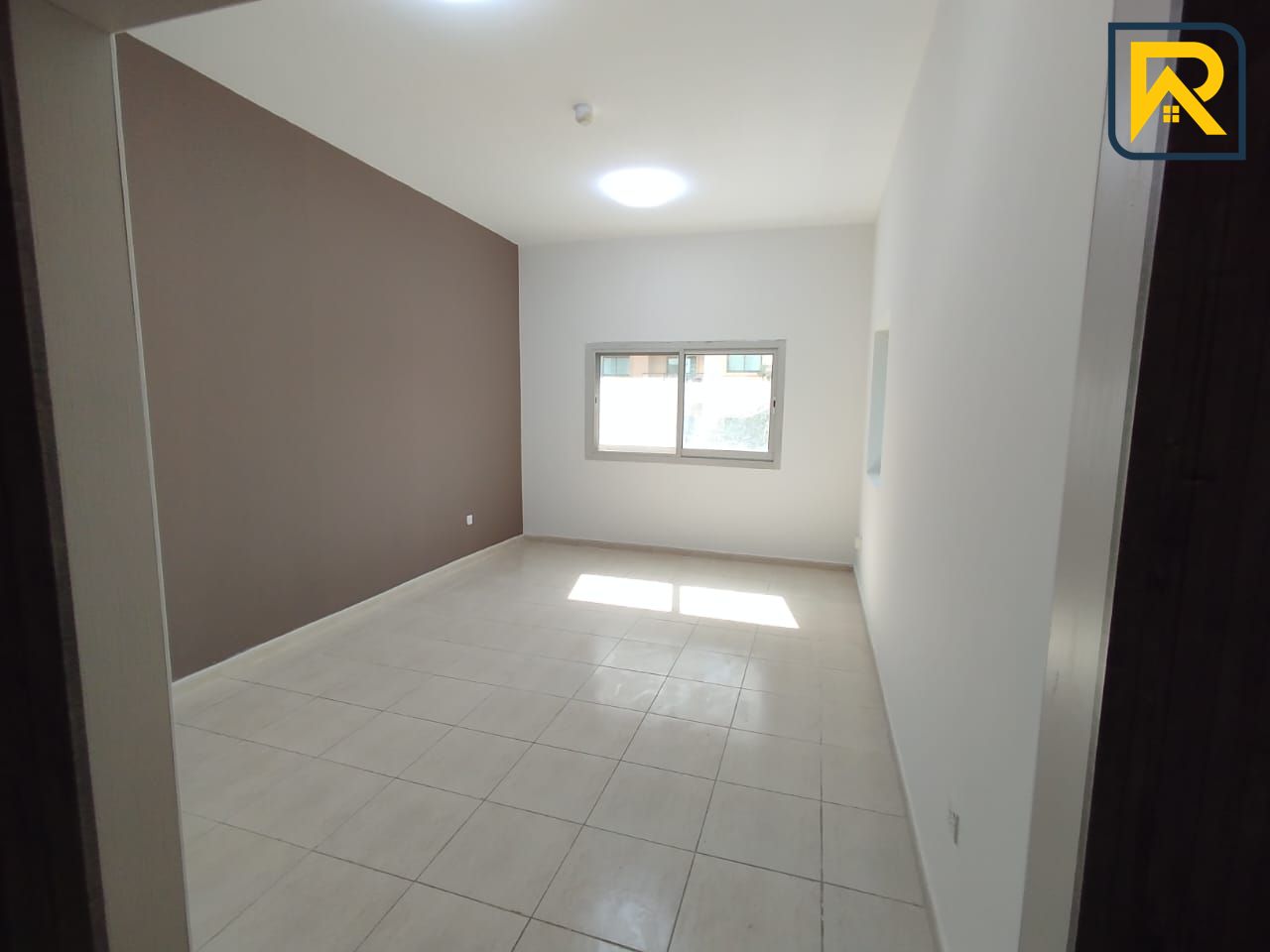 1 Bedroom Apartment with Balcony I Fully Renovated i Ready to Move In