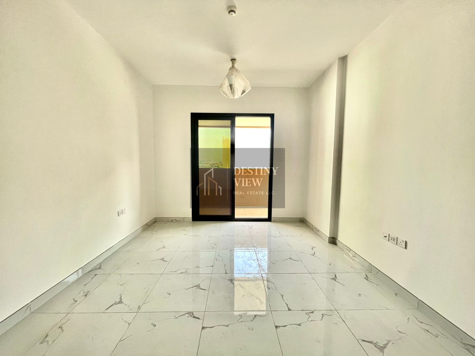 Big spasious lavish 1bhk with balcony just rent 41k
