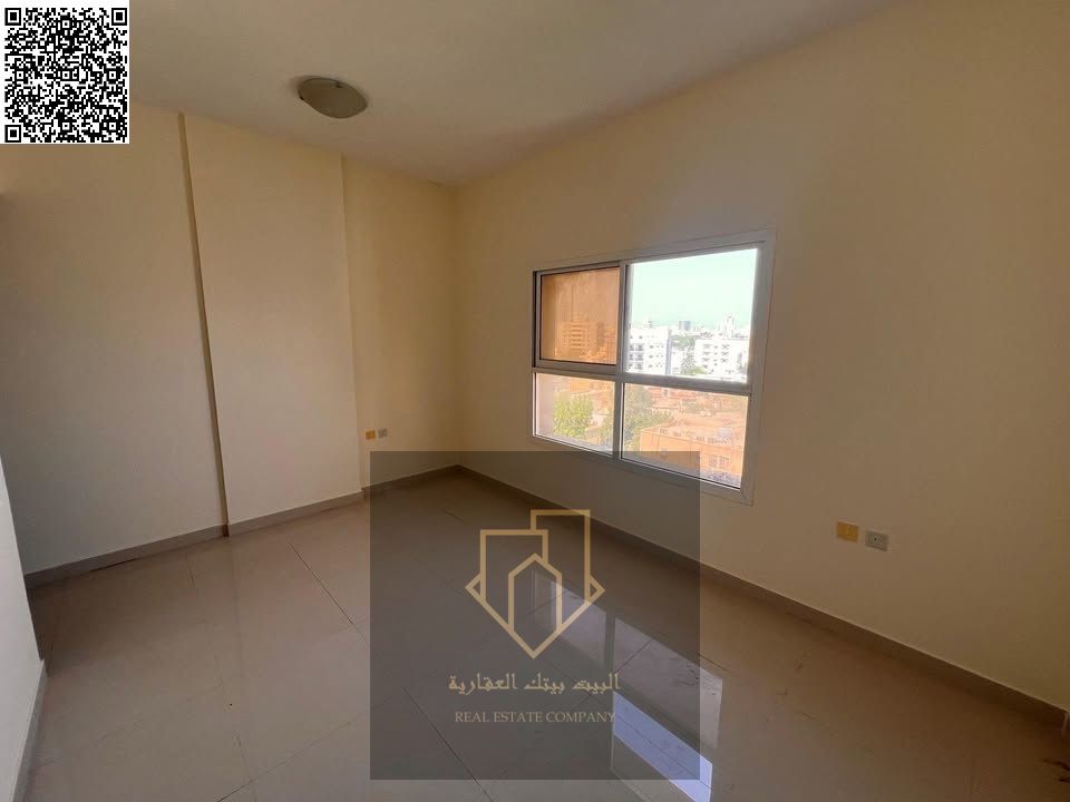 Spacious studio apartment with a semi-separate kitchen, at a great price, close to all services and near the Sharjah exit.