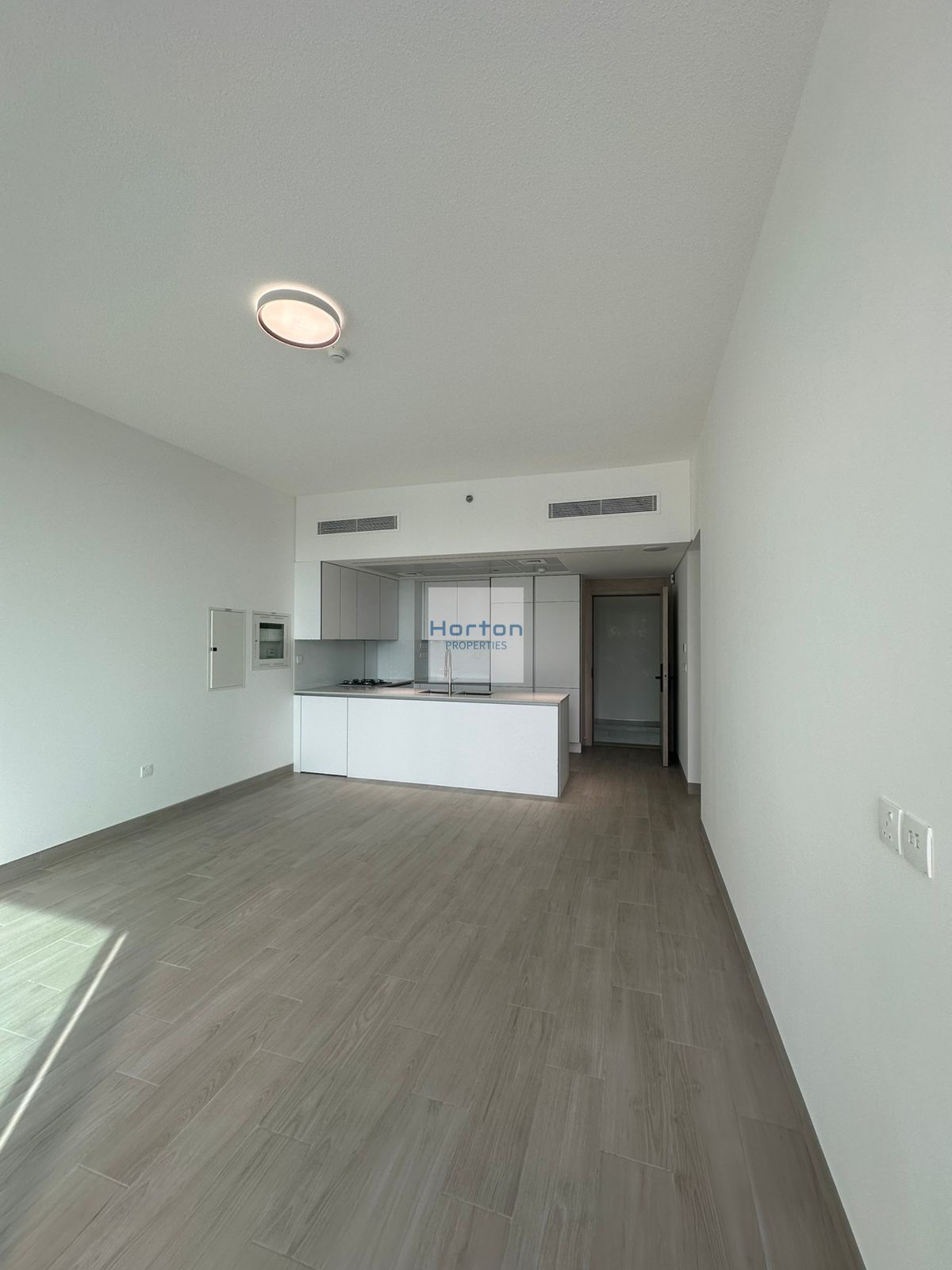 UNFURNISHED I SMART FEATURES I PRIME LOCATION