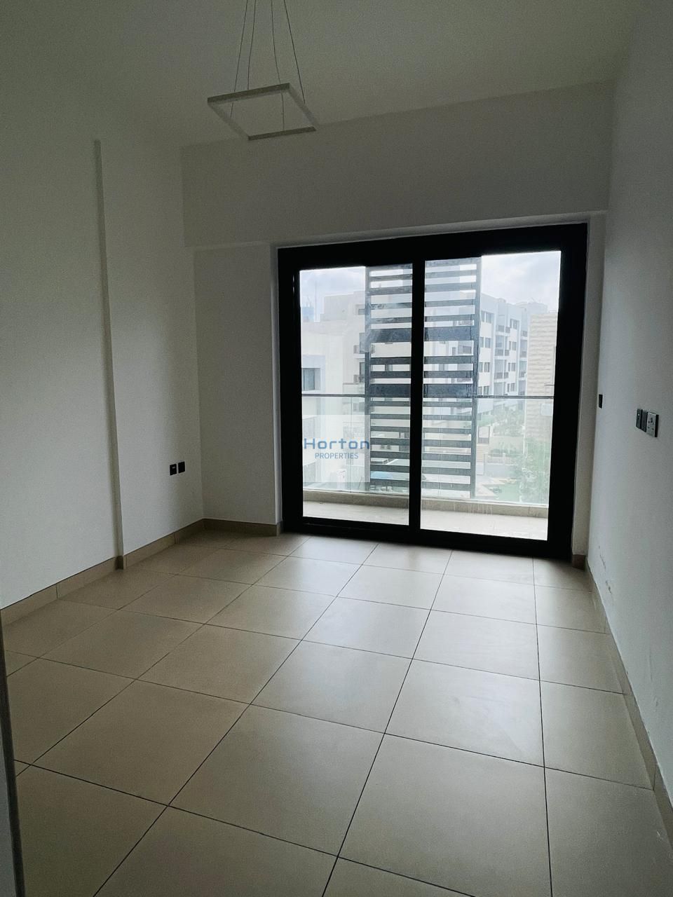 COMMUNITY VIEW I MODERN I PRIME LOCATION