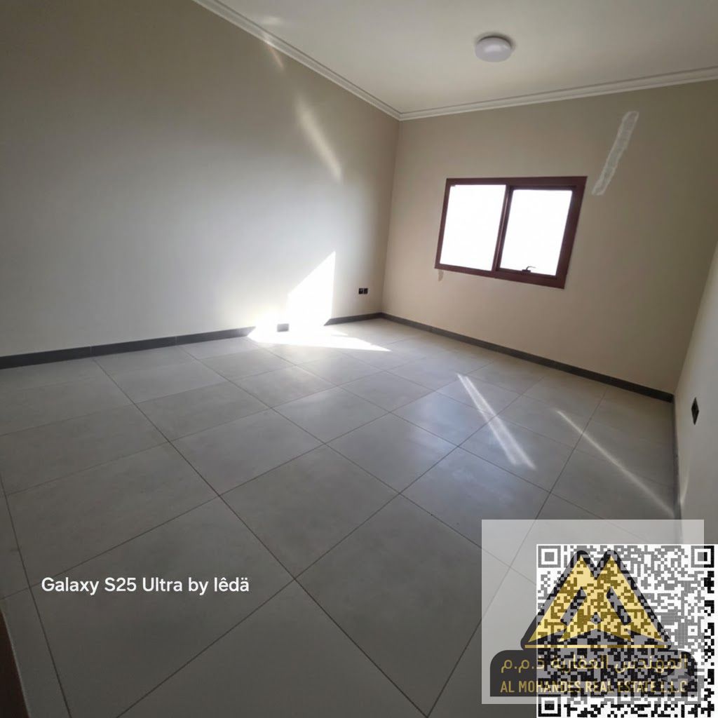 For annual rent – Three-bedroom apartment with a living room and direct sea view in Al Nakheel 2 – Ajman