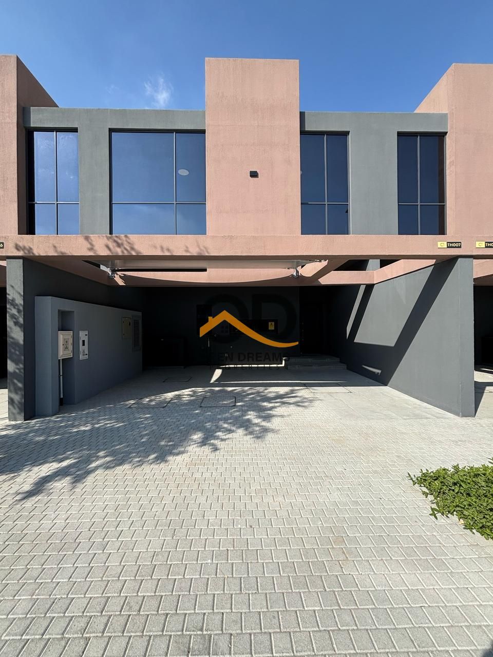 Spacious 4-Bed Townhouse for Sale in Robinia, Middle Unit– Premium Family Living
