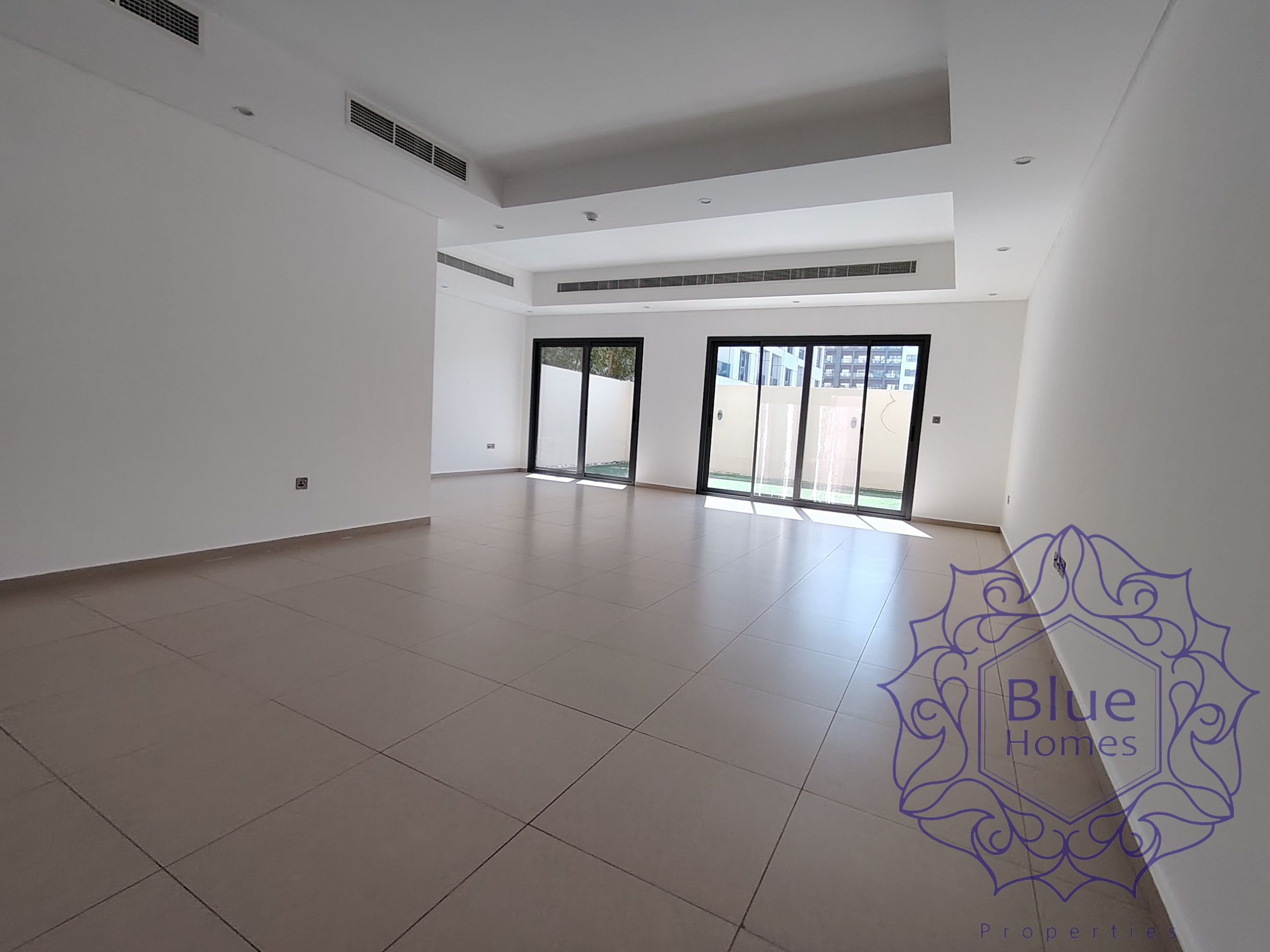 2999 SQFT 4BHK VILLA IN 320K MAIDS ROOM
