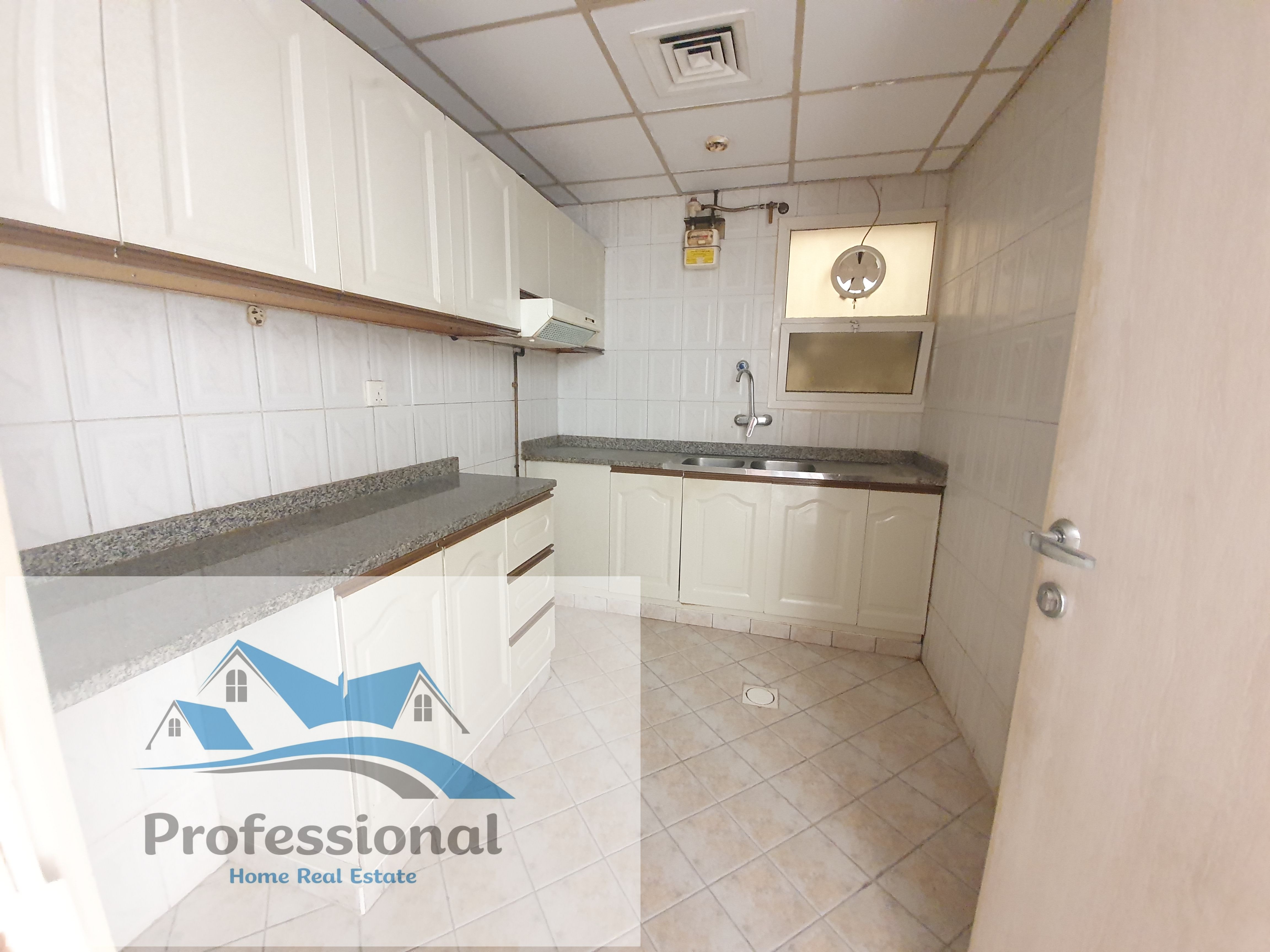 SPECIAL OFFER// HUGE 1BHK ONLY 30K WITH 6CHQ+BALCONY +WADROBE +NICE LOCATION AL QASIMIA