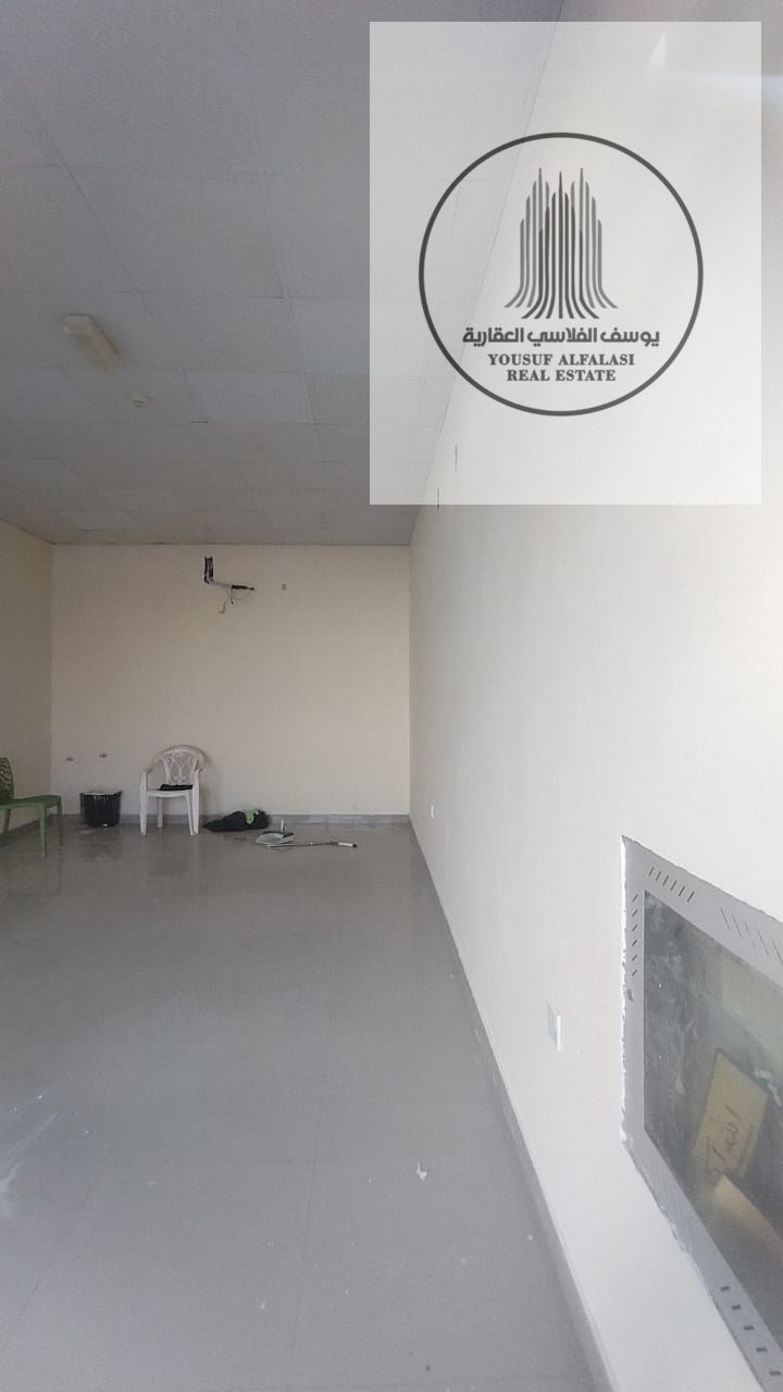 Shop for rent in Ajman, Jurf Area 2 , area 800 sqft, price 25,000 dirhams
