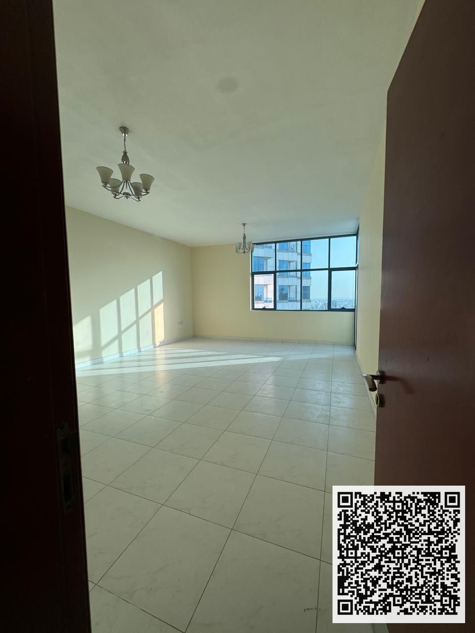 3-bedroom apartment with a living room… if you don't like this one, you won't like anything!