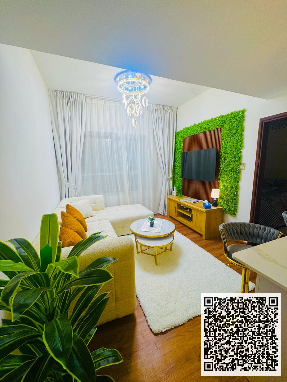 A distinctive one-bedroom apartment in the Garden City Towers, with a spacious and practical design suitable for family living or investment.