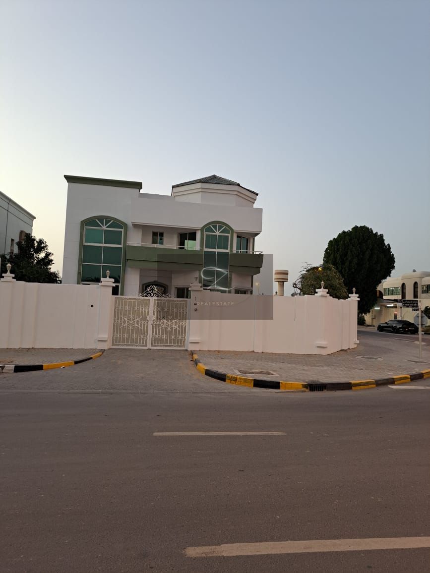 Two-floors villa for sale in Sharjah Al Nakheelat area / Al Heera suburb directly on the main street ((Corner))
