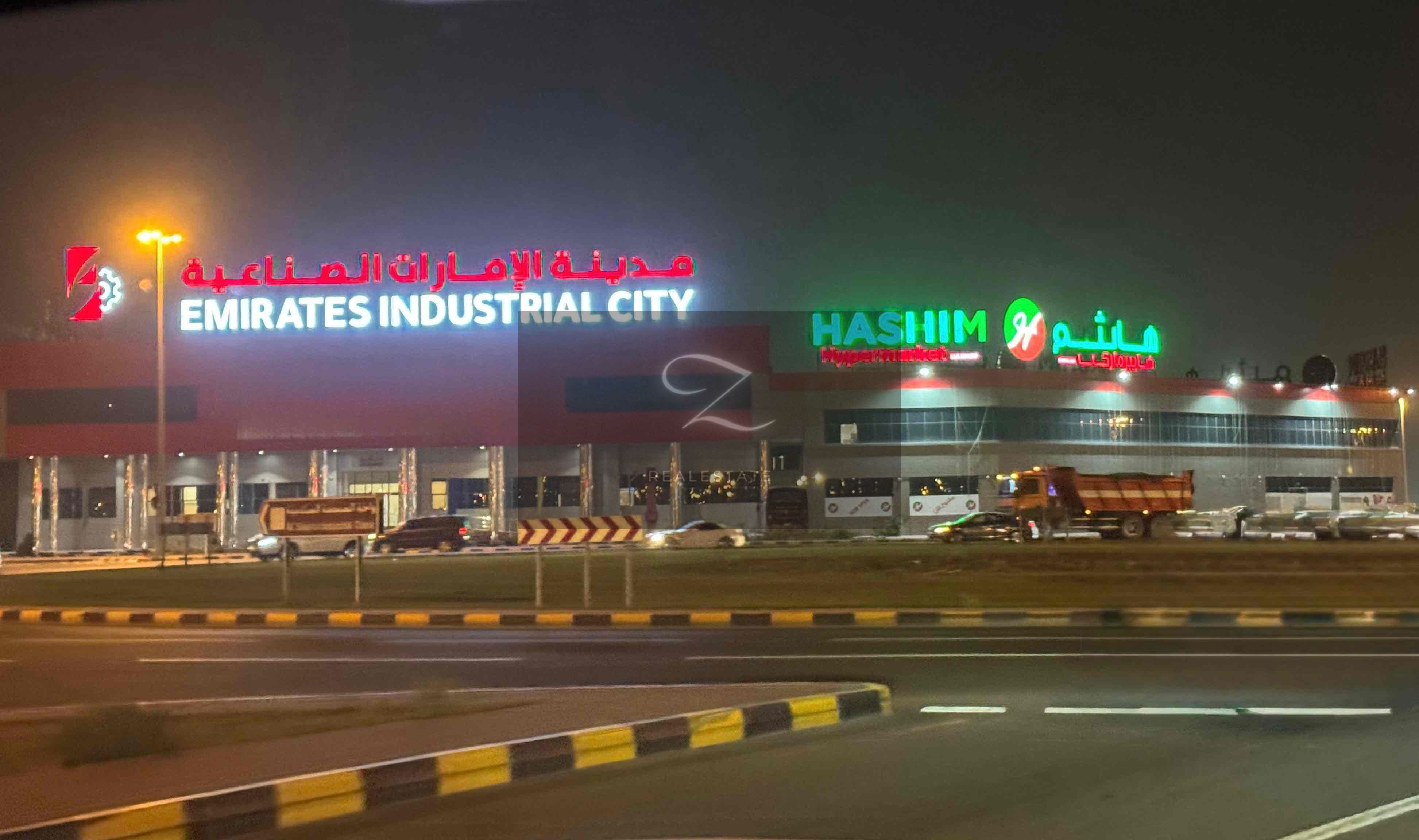 Warehouse for annual rent in Sharjah Al Sajaa_Industrial_Emirates Industrial City the third row of the street separating Hanoo and Sajaa