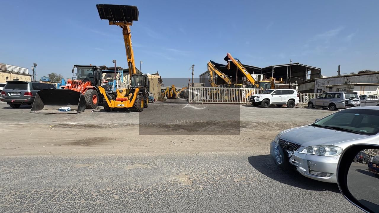 For sale land in Sharjah / Industrial (3) A privileged and vital location in the middle of the scrap market.