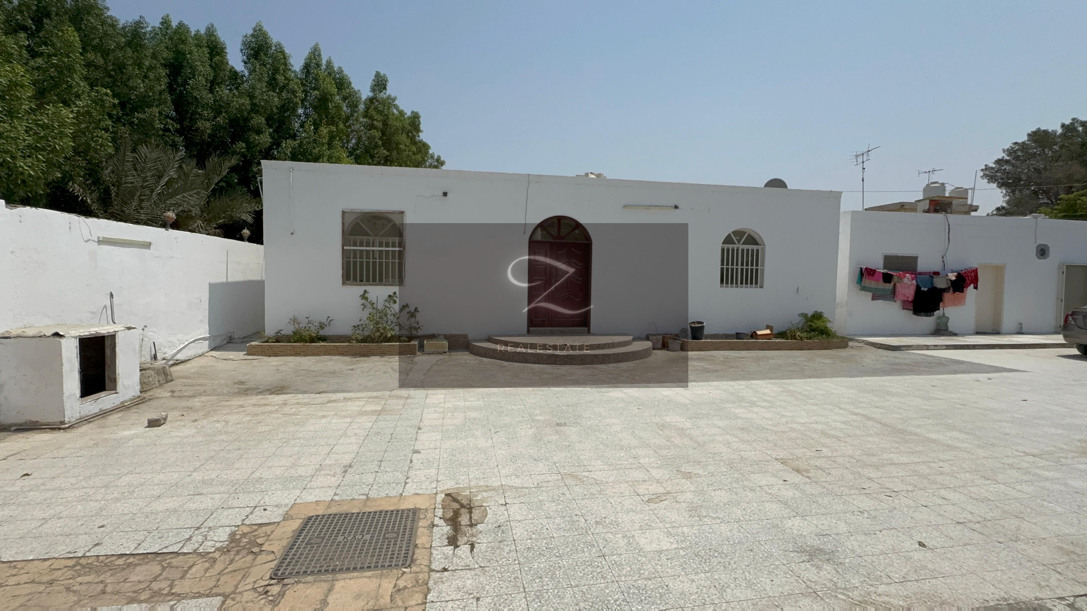 For sale: Ground floor Arabic house in Sharjah / Al Riqqa suburb Al Sabkha area.