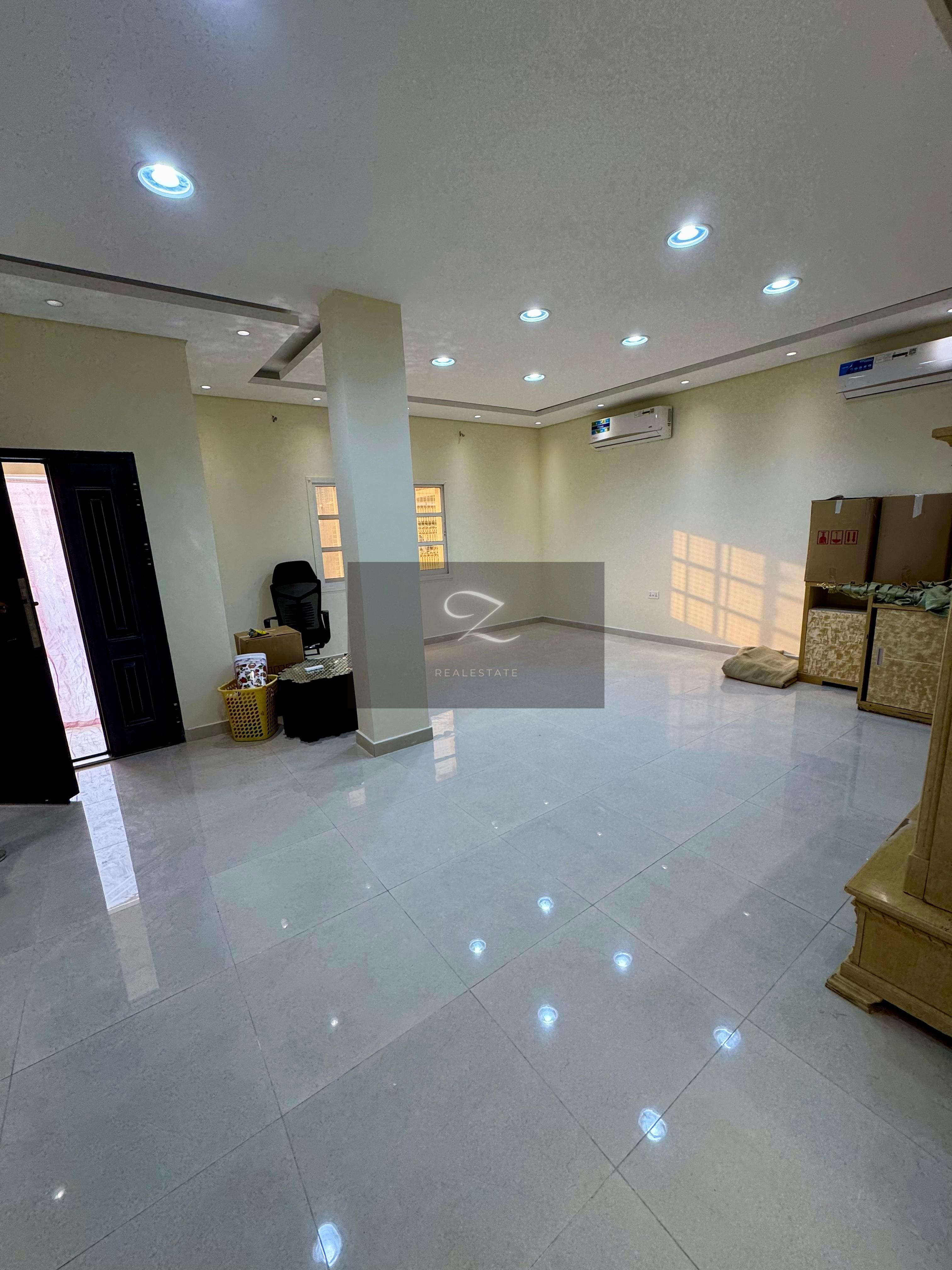 For sale, a house in Sharjah / Al Riqqa suburb, Al Sabkha area