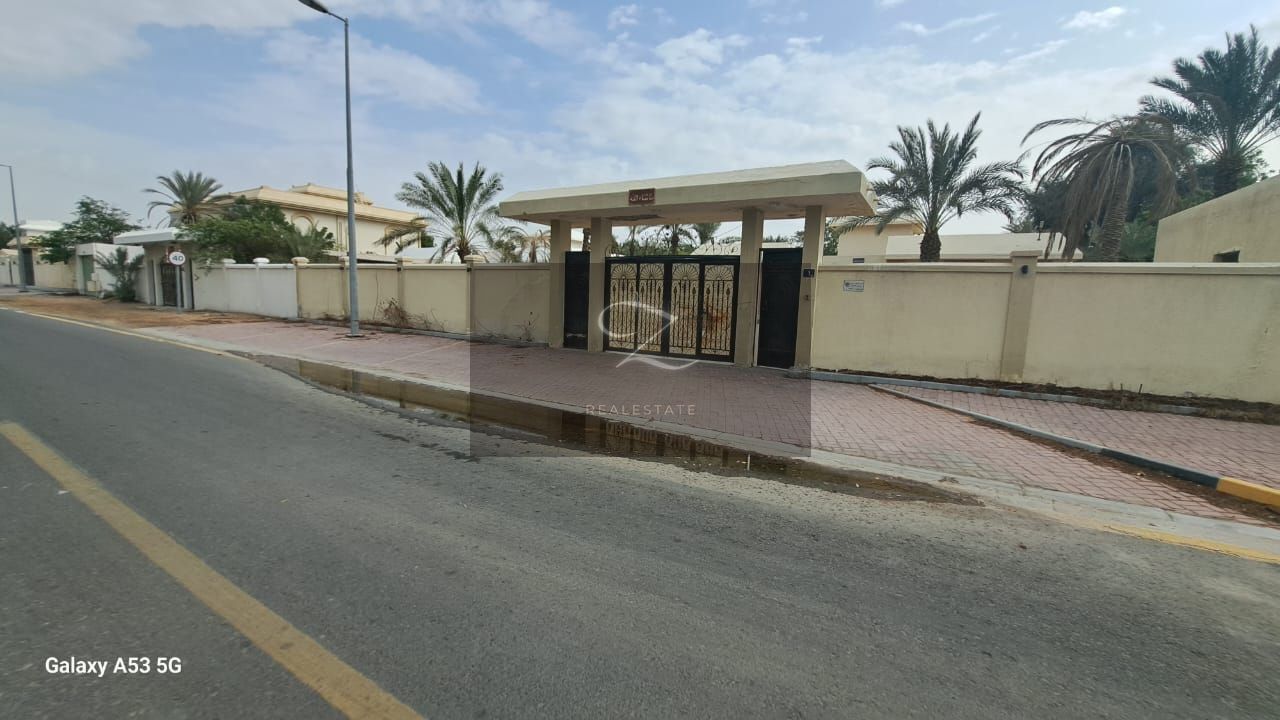 Two villas for sale – Sharjah / Al Quoz Corner on two streets, close to the park and Wasit Street