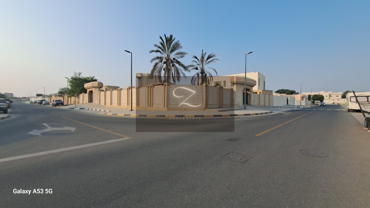 villa for sale in Sharjah / Al Tarfa corner plot on two main streets, close to Sheikh Mohammed bin Zayed Road