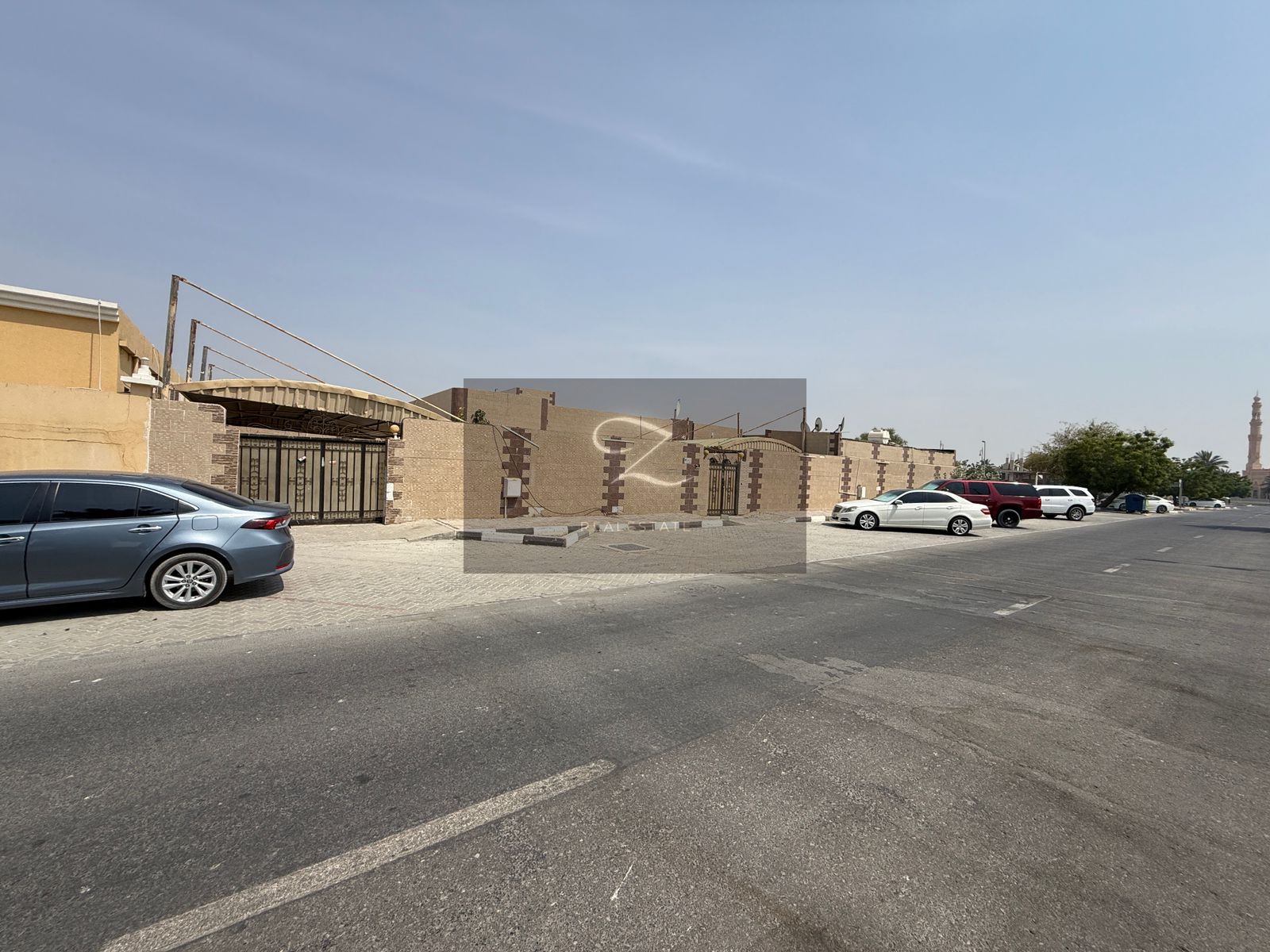 House for sale in Sharjah / Al Quoz Prime location close to the park and the main street