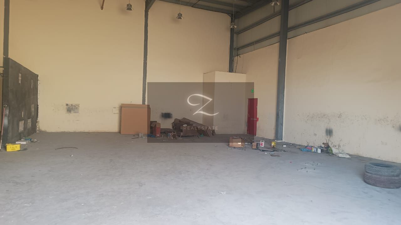 Warehouse for rent in Sharjah, Al Sajaa Excellent location, close to all services and public facilities.