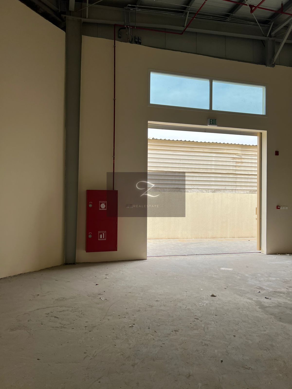 Warehouse for Rent | Old Sajaa Area : Directly on the main road Opposite the mosque