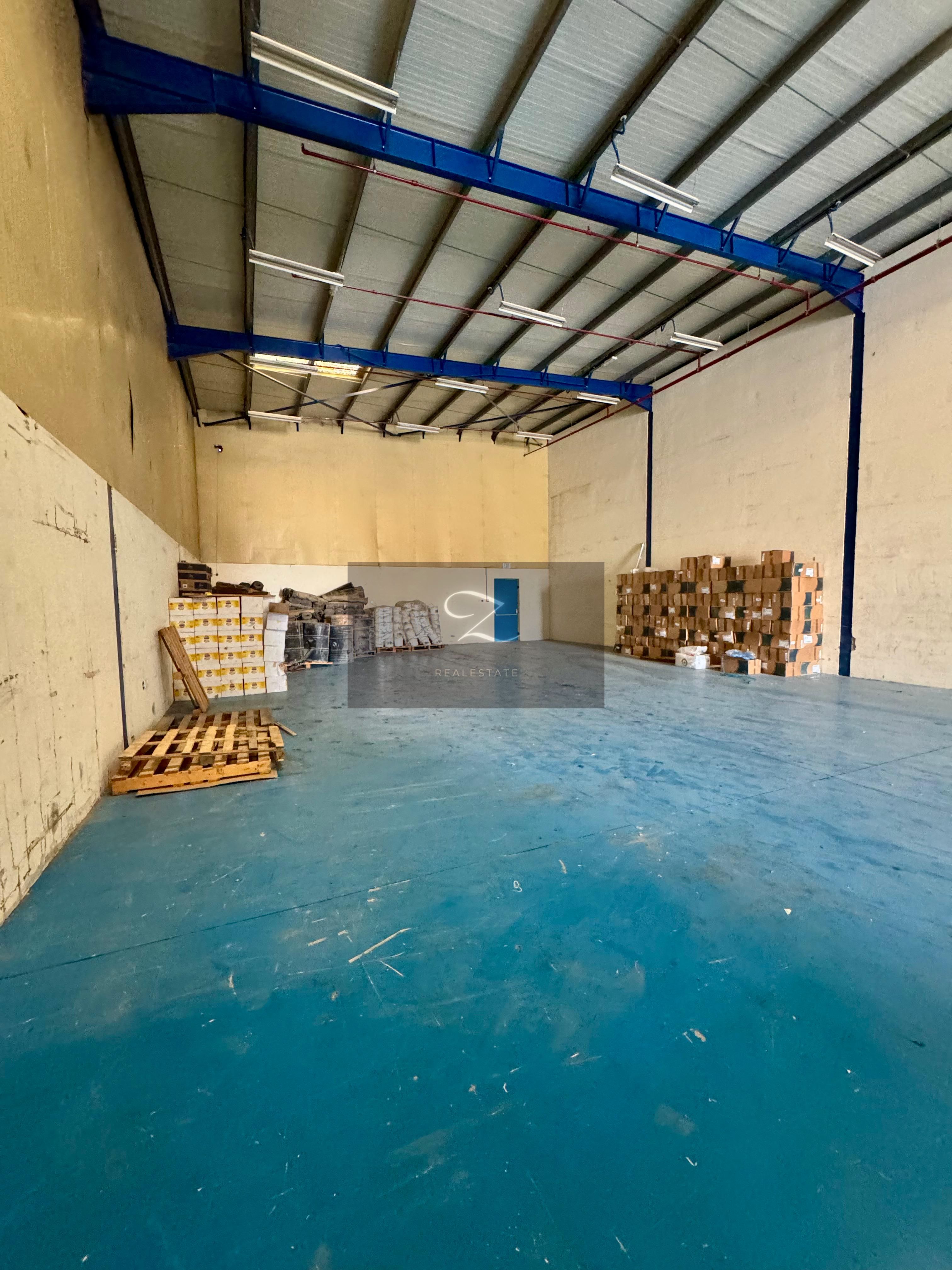 Warehouse available for annual rent in Sharjah / Al Sajaa