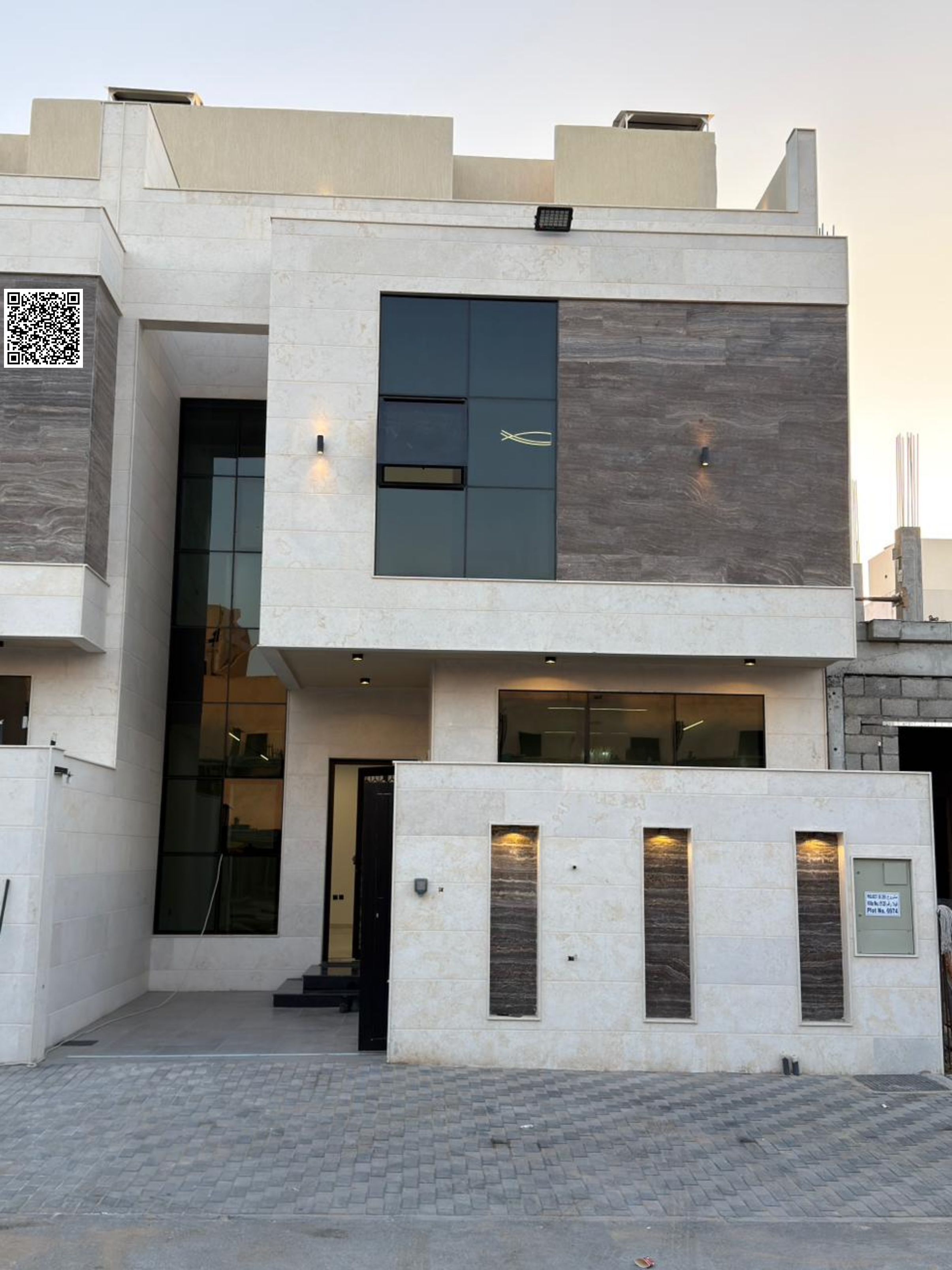 Villa for sale at an attractive price, close to the mosque, including registration and ownership fees. Freehold ownership for all nationalities.