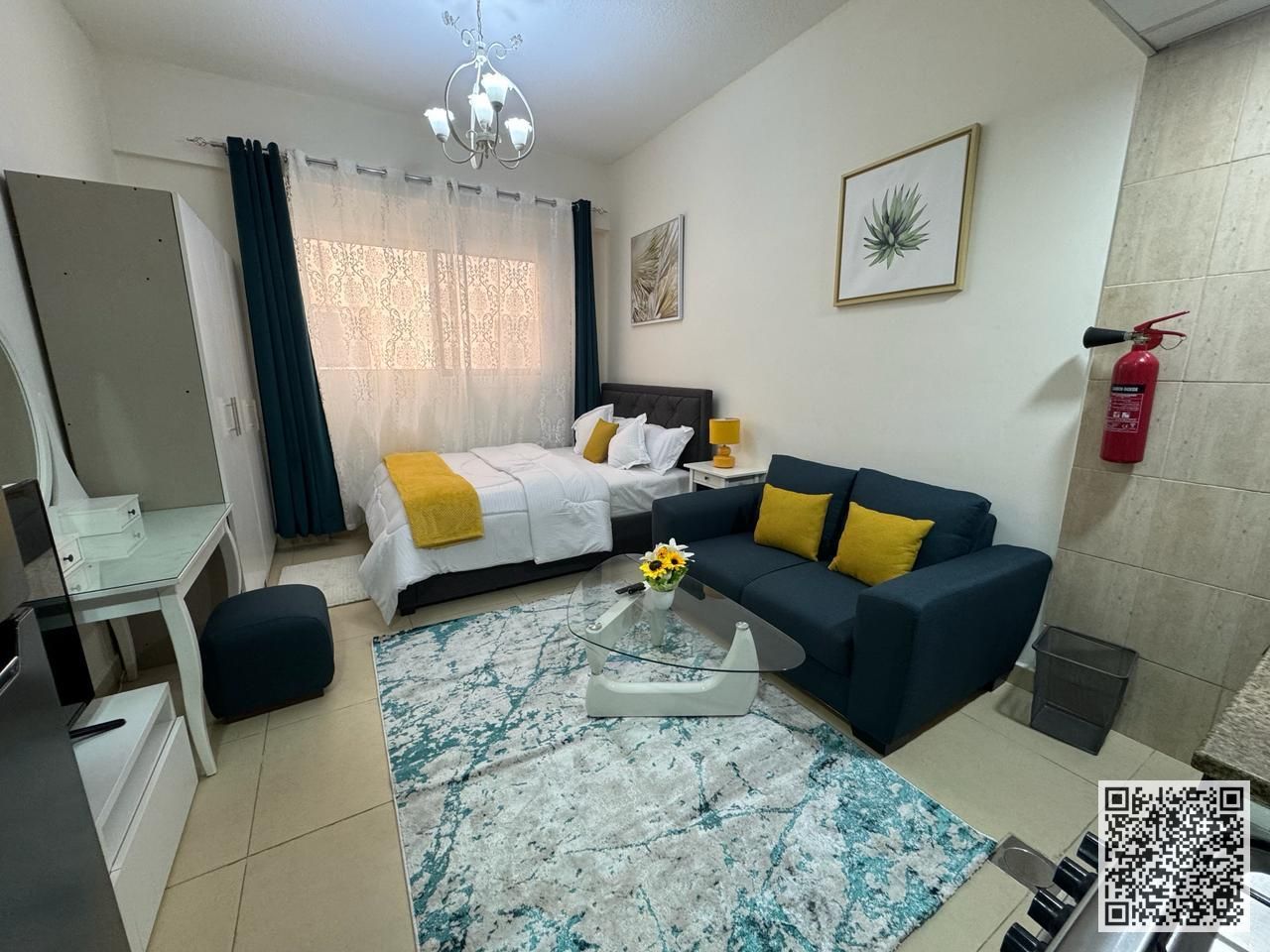 Luxurious fully furnished studio apartment with a semi-separate kitchen for monthly rent in Ajman, Al Yasmin Towers. At a special price! Rent includes