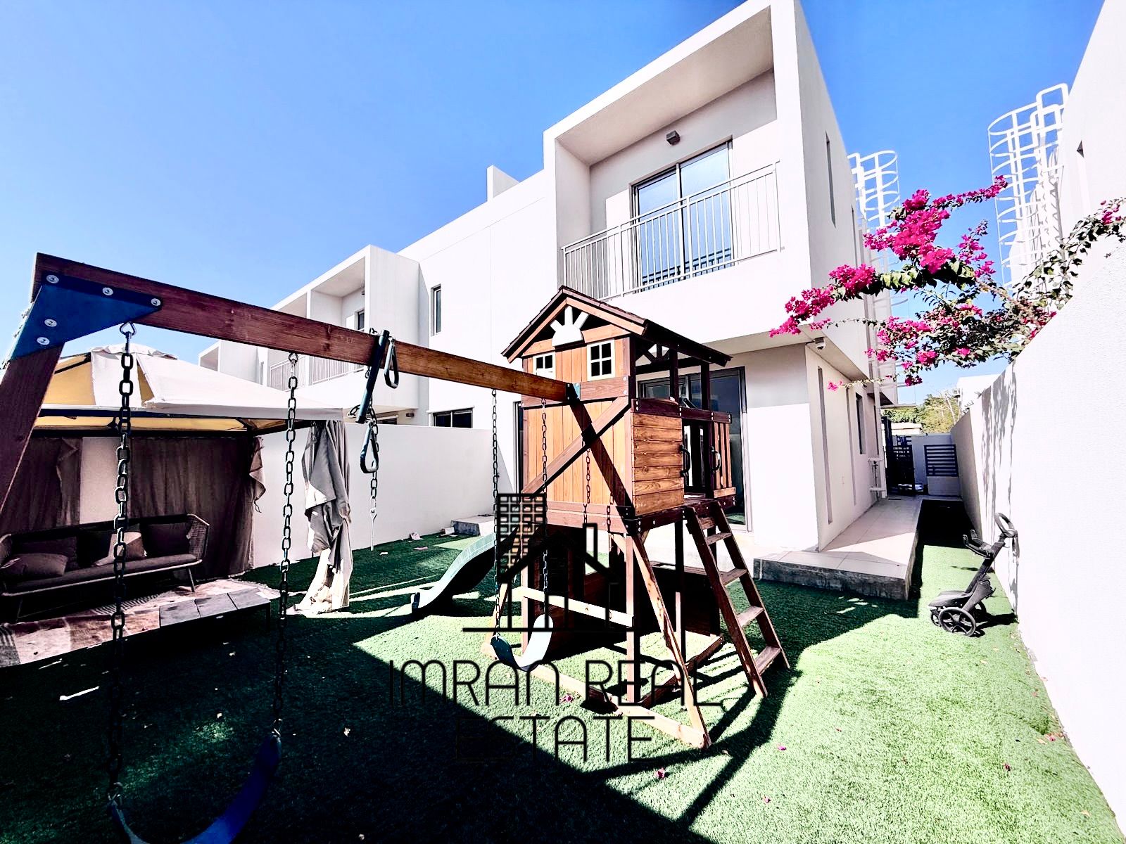 Like New 3BR Townhouse Modern Community All Amenities Ready