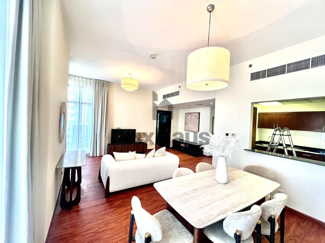 Upgraded| Furnished| Near Metro| Chiller Free
