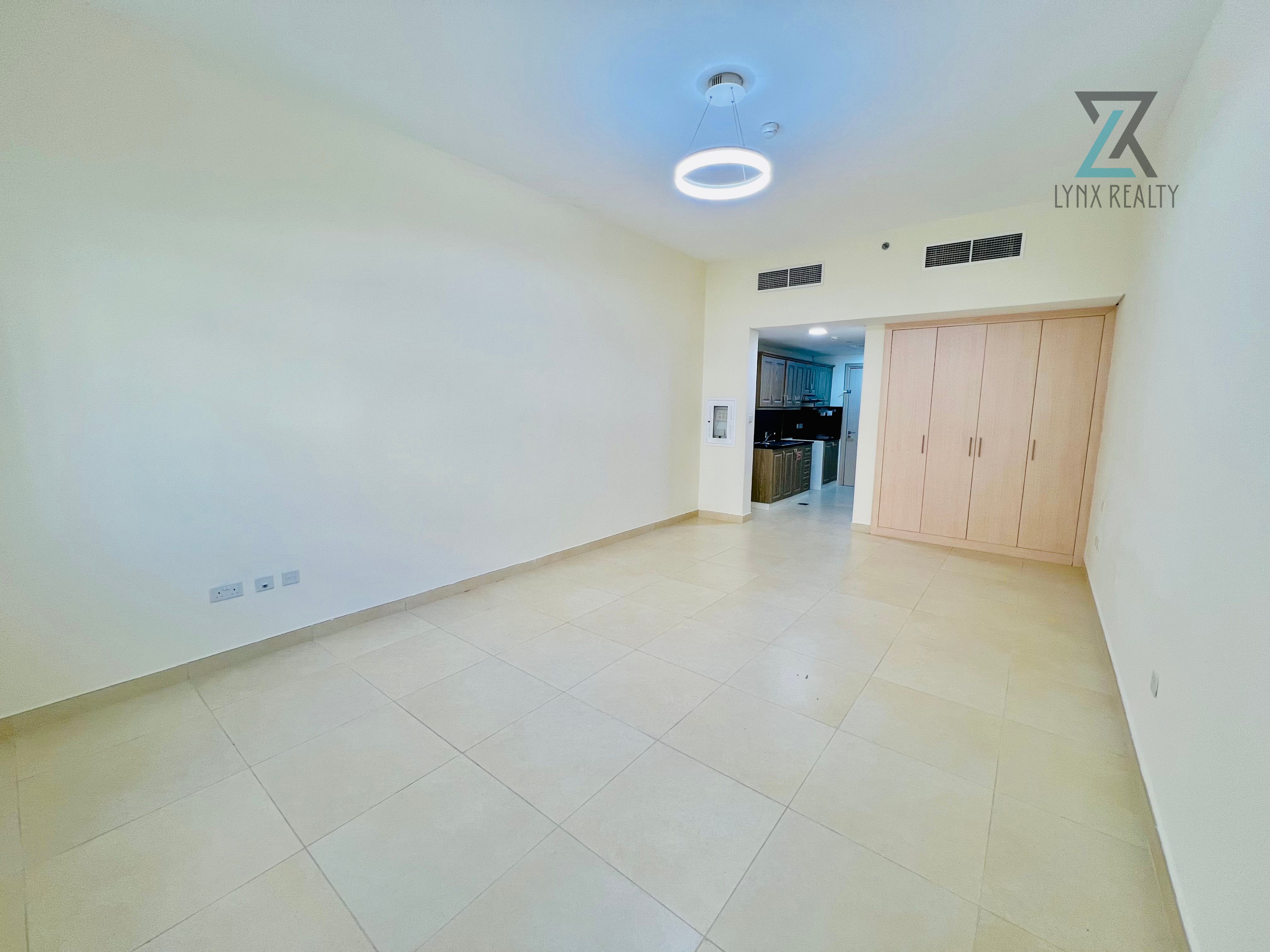 OPPOSITE CITY WALK | ELEGANT STUDIO | LAUNDRY ROOM | PARKING