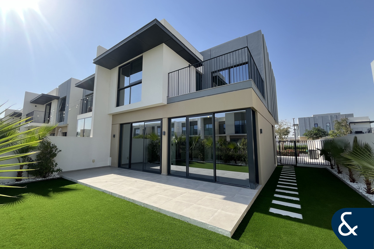 Perfect Condition | Single Row | Landscaped