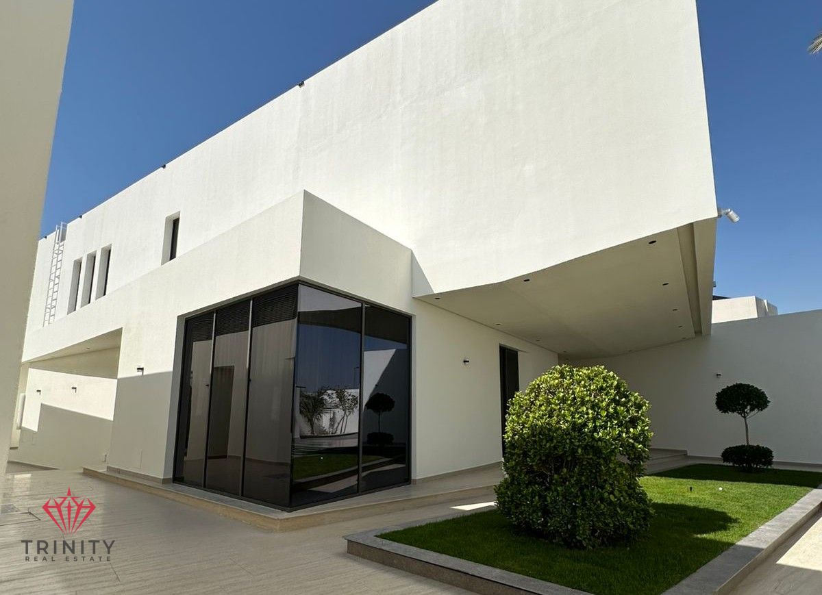 Exclusive 5BR Villa | Private Pool | 7 Parking | Furnished | Elevator