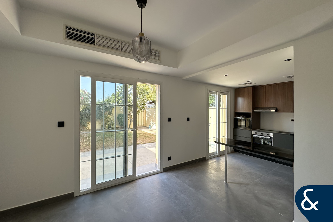 Fully Upgraded | 2 Bed | Study | Single Row