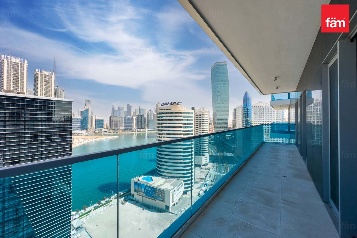 CanalFacing | Contemporary | Prime location