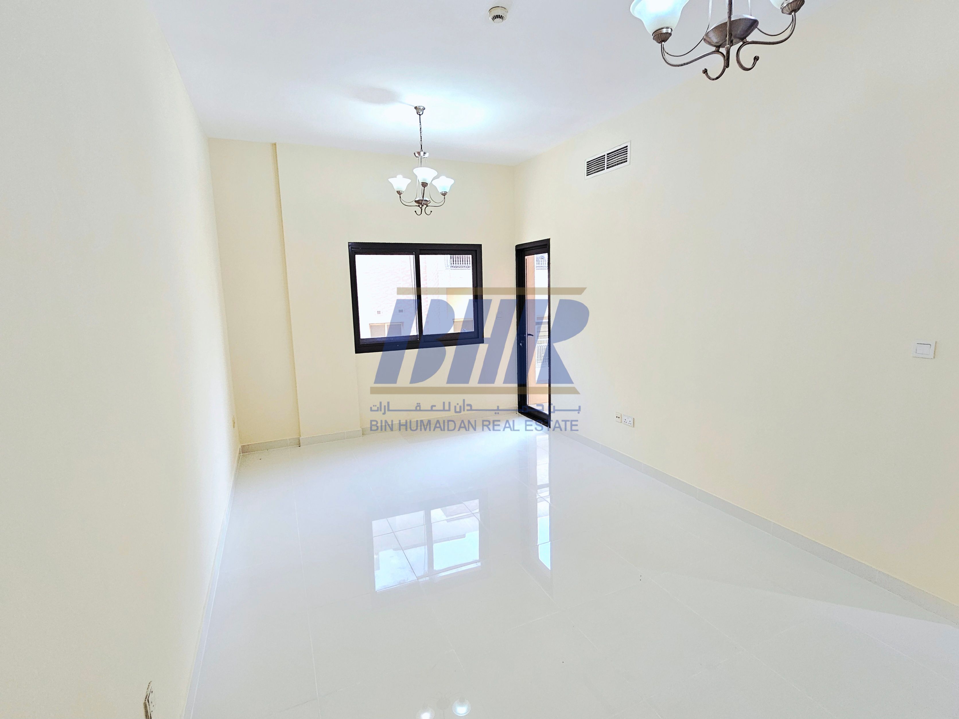 1 BHK with Balcony || Uncrowded area || Get Instant Ejari