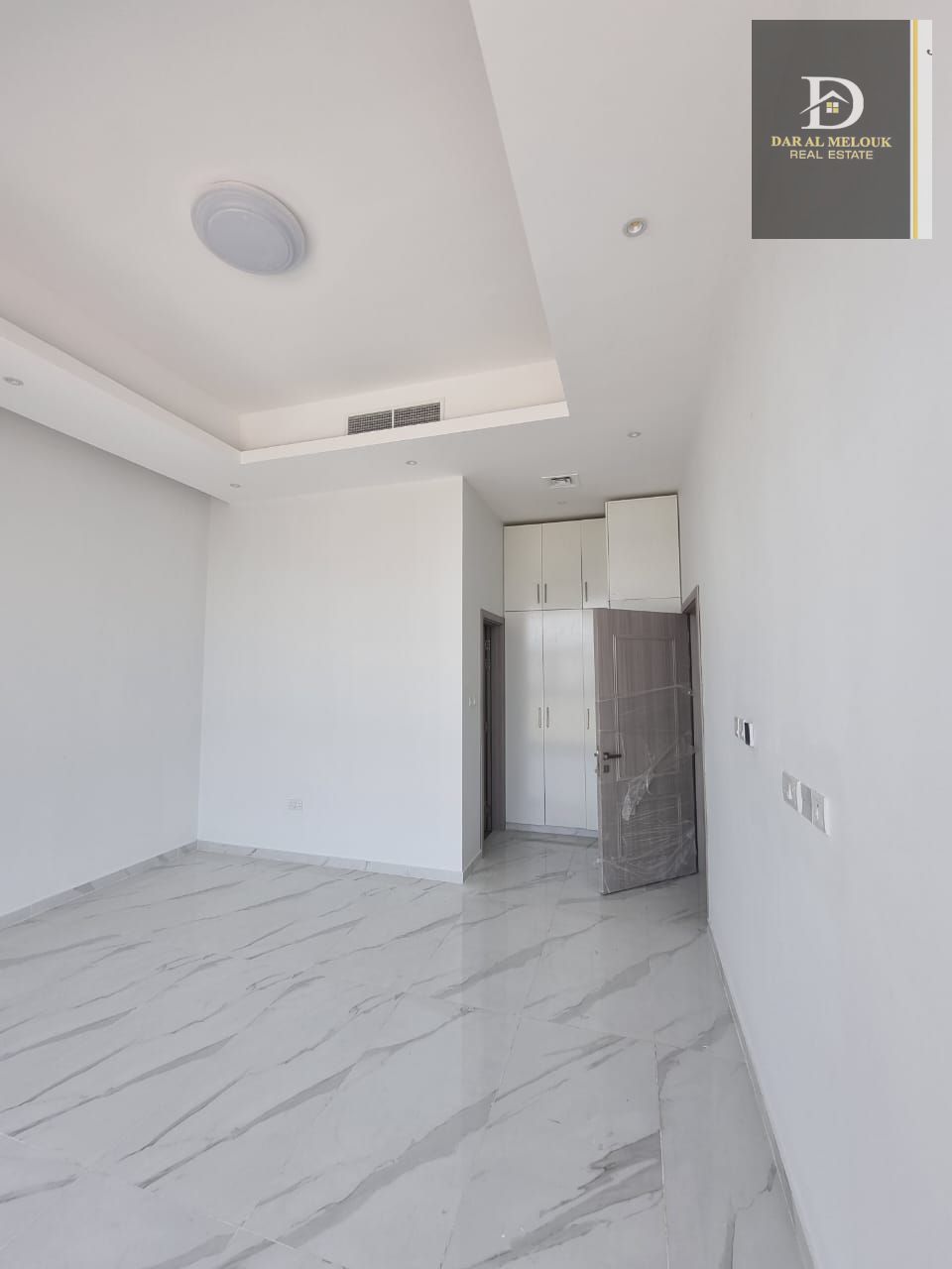 For Sale in Sharjah Tilal Area A very luxurious villa Land area: 4700 sq ft Prime location / on Emirates Road Close to the mosque
