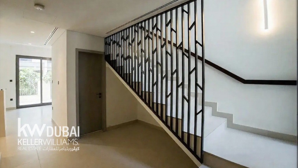 FAMILY LIVING | LUXURIOUS | LANDSCAPED | VACANT