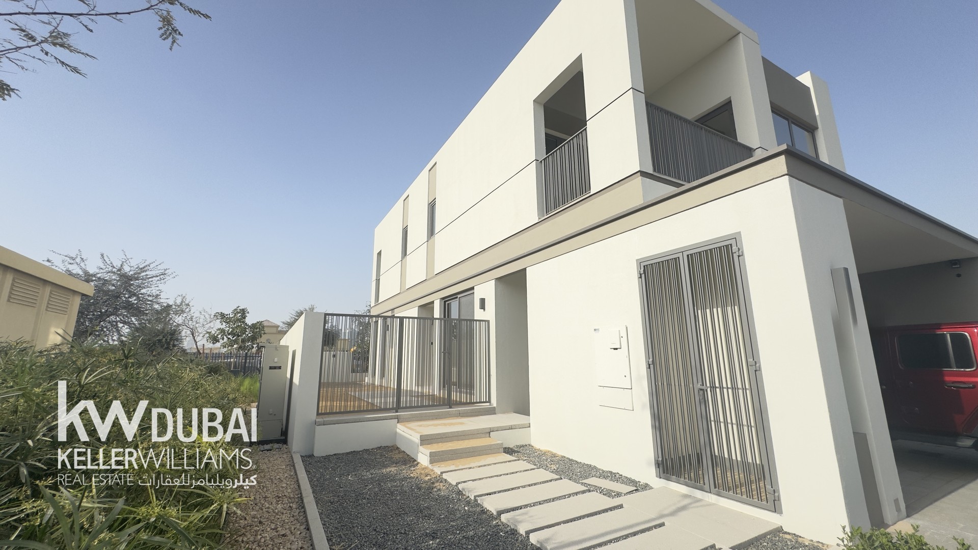 FAMILY LIVING | LUXURIOUS | LANDSCAPED | VACANT