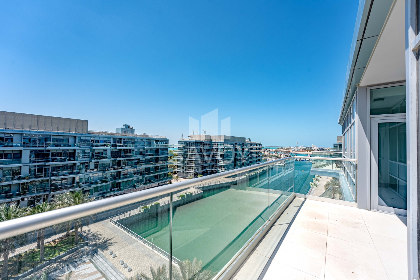 Canal View | 2BR w Balcony | Perfect location