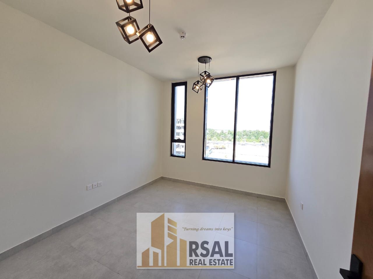 Modren living 1BHK Appartment With Balciny For Family