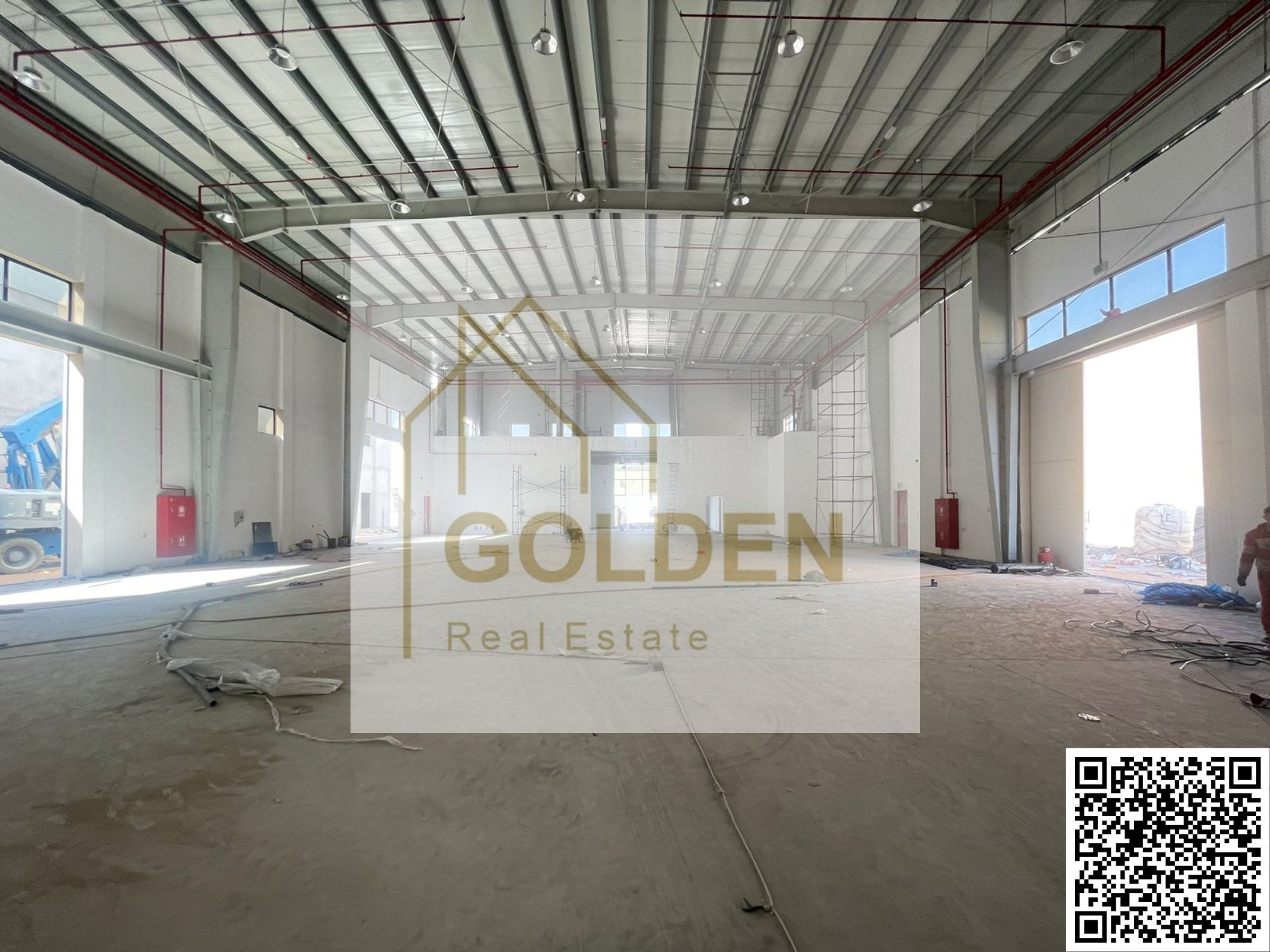 250 kW Power Capacity with Multiple Entry and Exit Points for Efficient Loading and Unloading – Brand-New Warehouse on the Main Road