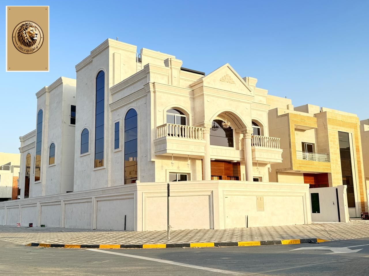 Villa for annual rent in Al-Haliu, 5 master bedrooms, spacious area, with a majlis and maid's room.