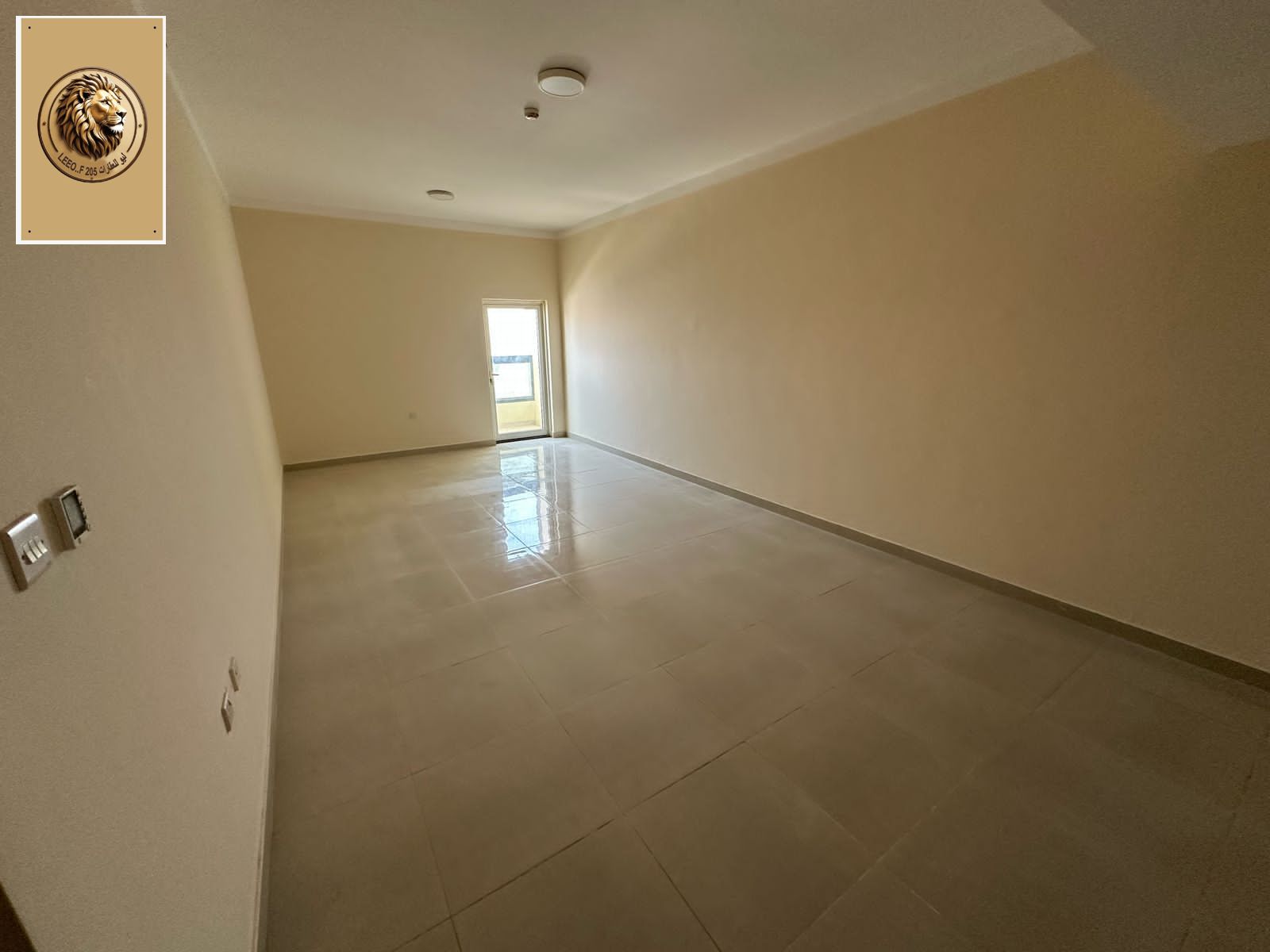 Luxurious 3-bedroom apartment in Al Jurf 2 - balcony on the street and a lively location.