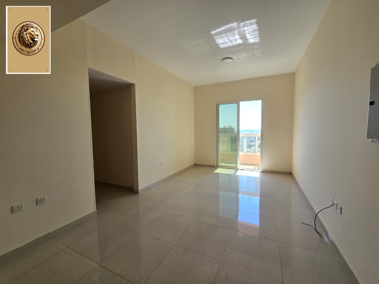 Golden opportunity: two bedrooms and a living room 3 bathrooms with a balcony Park i