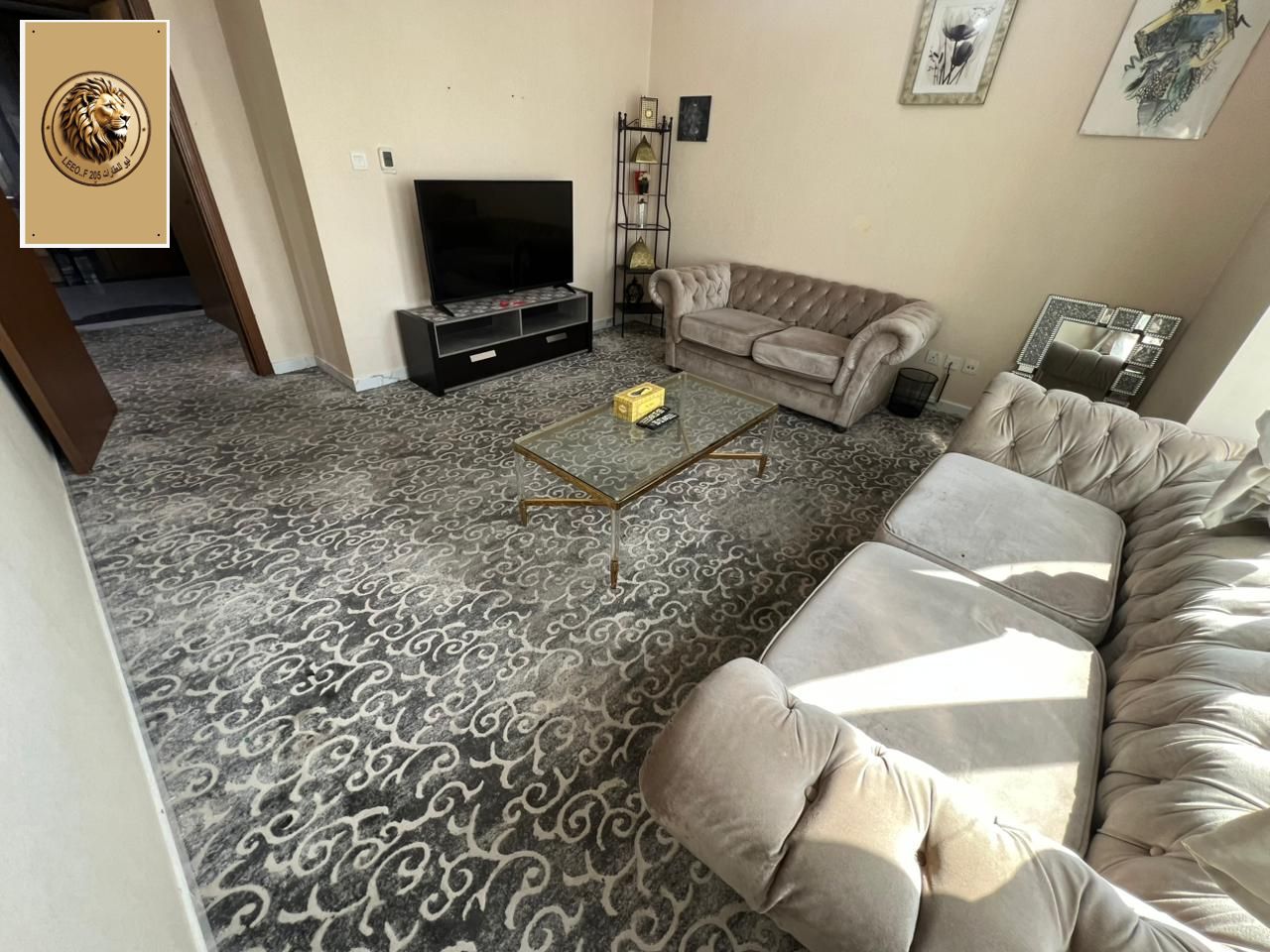 Furnished one-bedroom apartment with two bathrooms, furnished to hotel standards, for