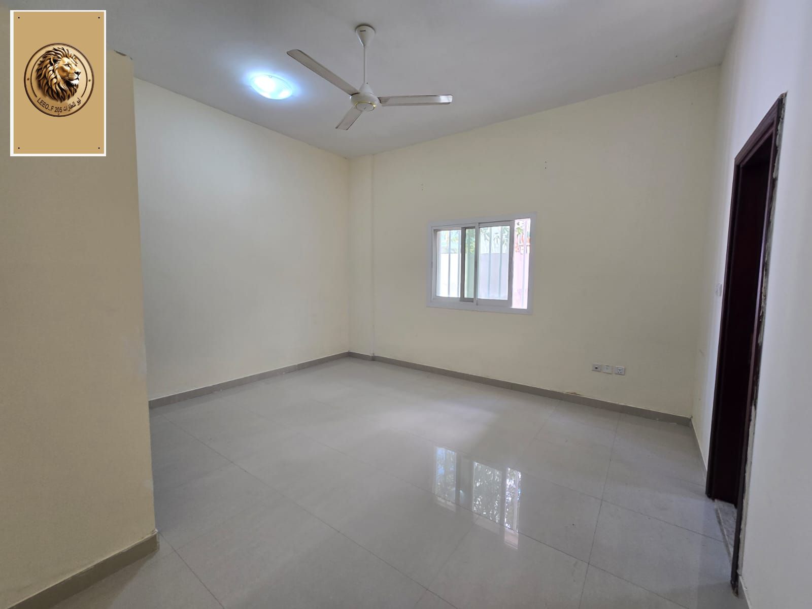 Great offer for annual rent: a room and a living room, very spacious with storage, in Al-Rawda 3, Ajman.