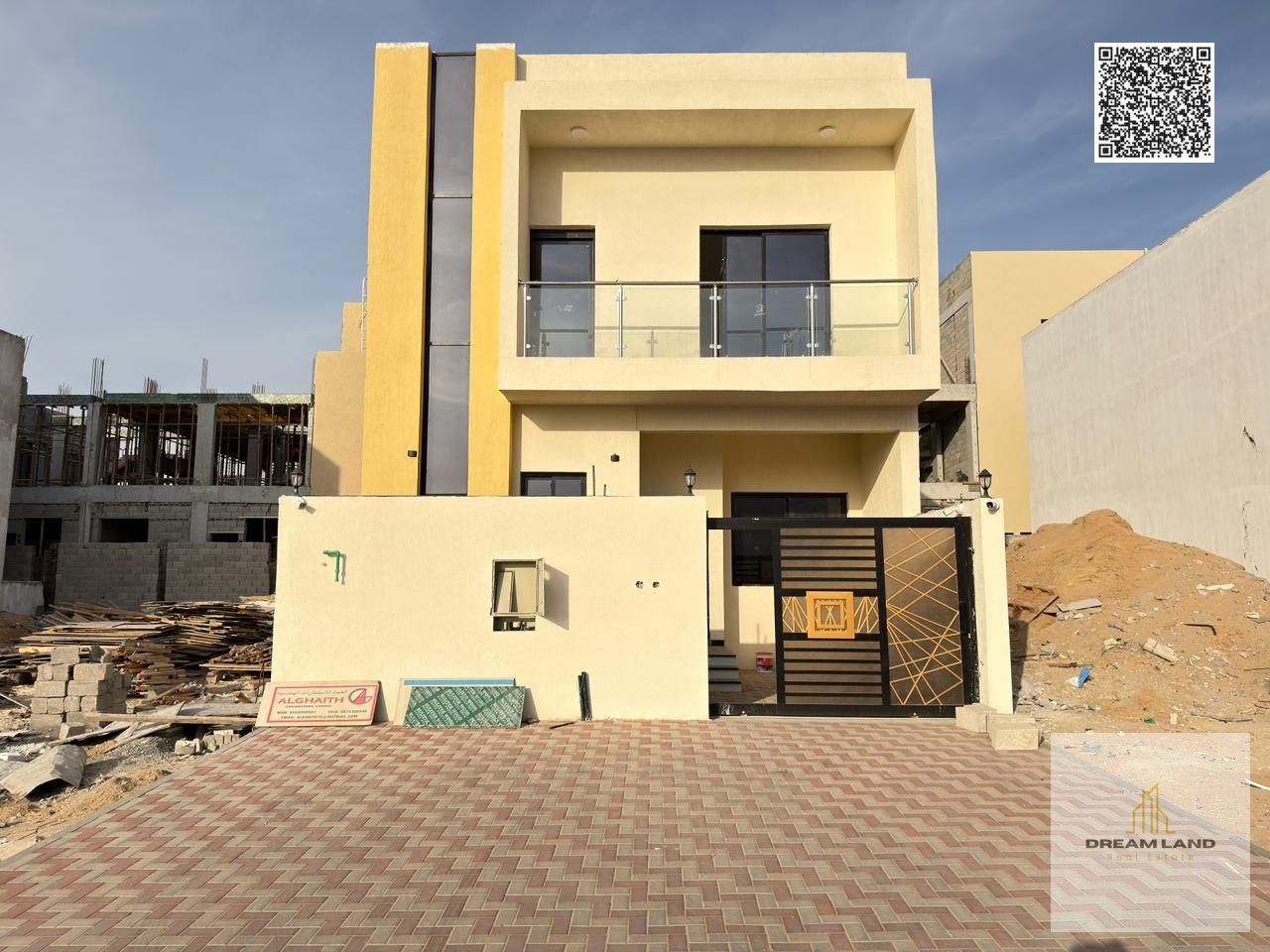 Own a 5-bedroom villa (G+2) with very high-end custom finishing, in a prime location, freehold ownership, close to all services, opposite the mosque.