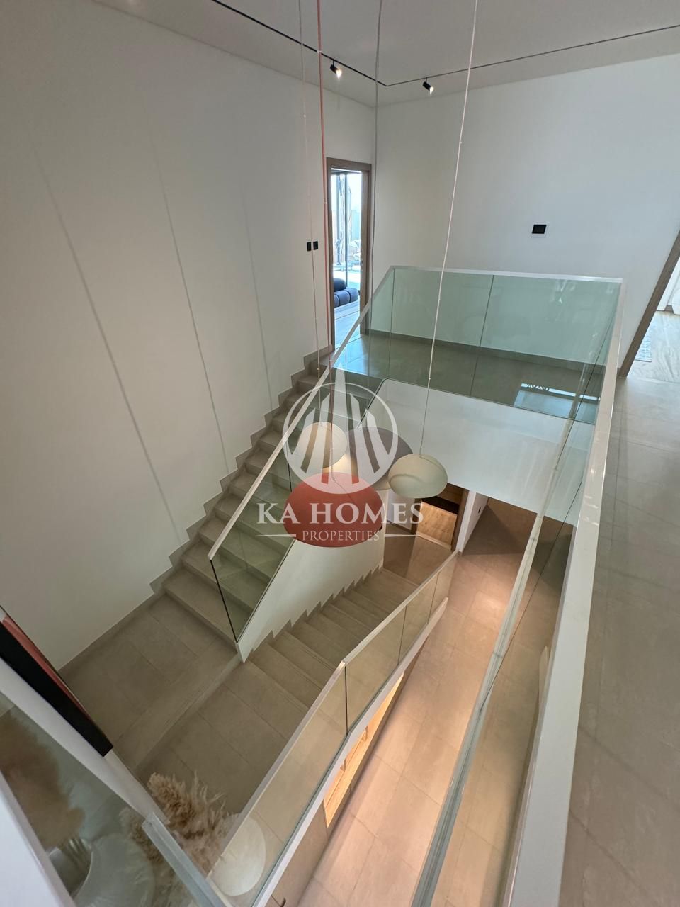Invest in Luxury – 6 Master BR Overlooking Crystal Lagoon & Close to All Amenities