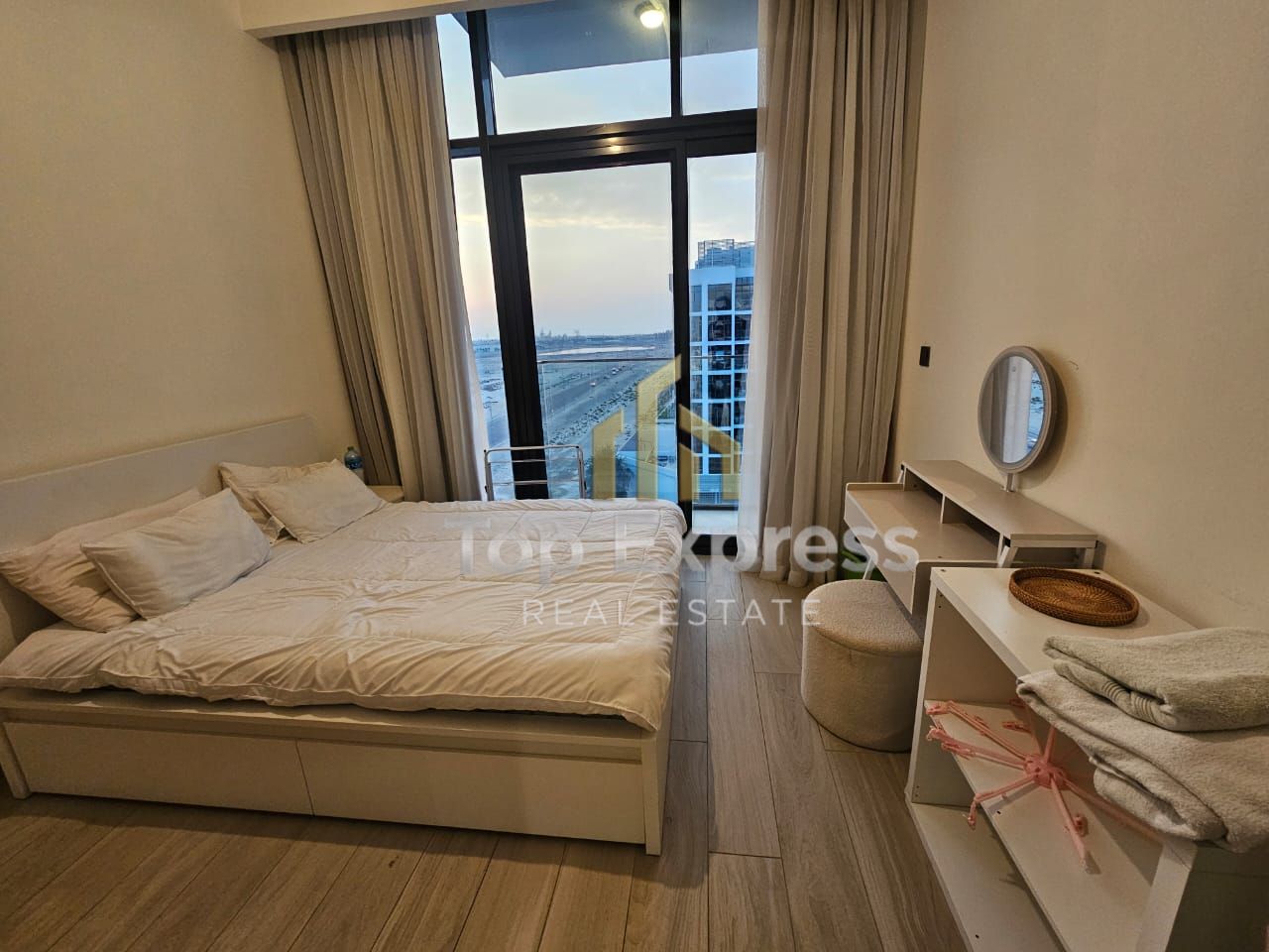 Fully Furnished Studio[Ready to Move